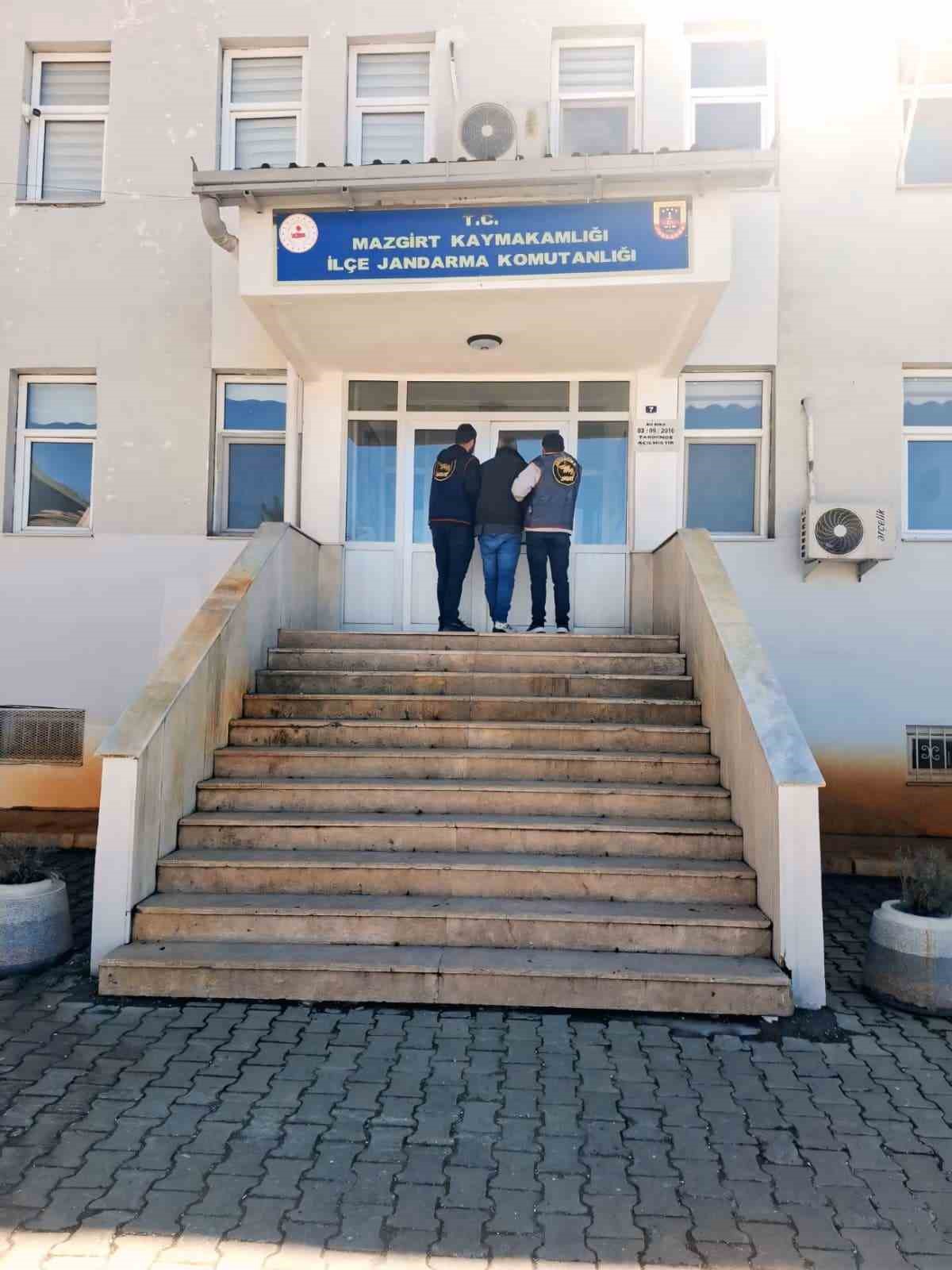 Tunceli’de toplam 30 yıl kesinleşmiş hapis cezası bulunan 2 zanlı yakalandı
