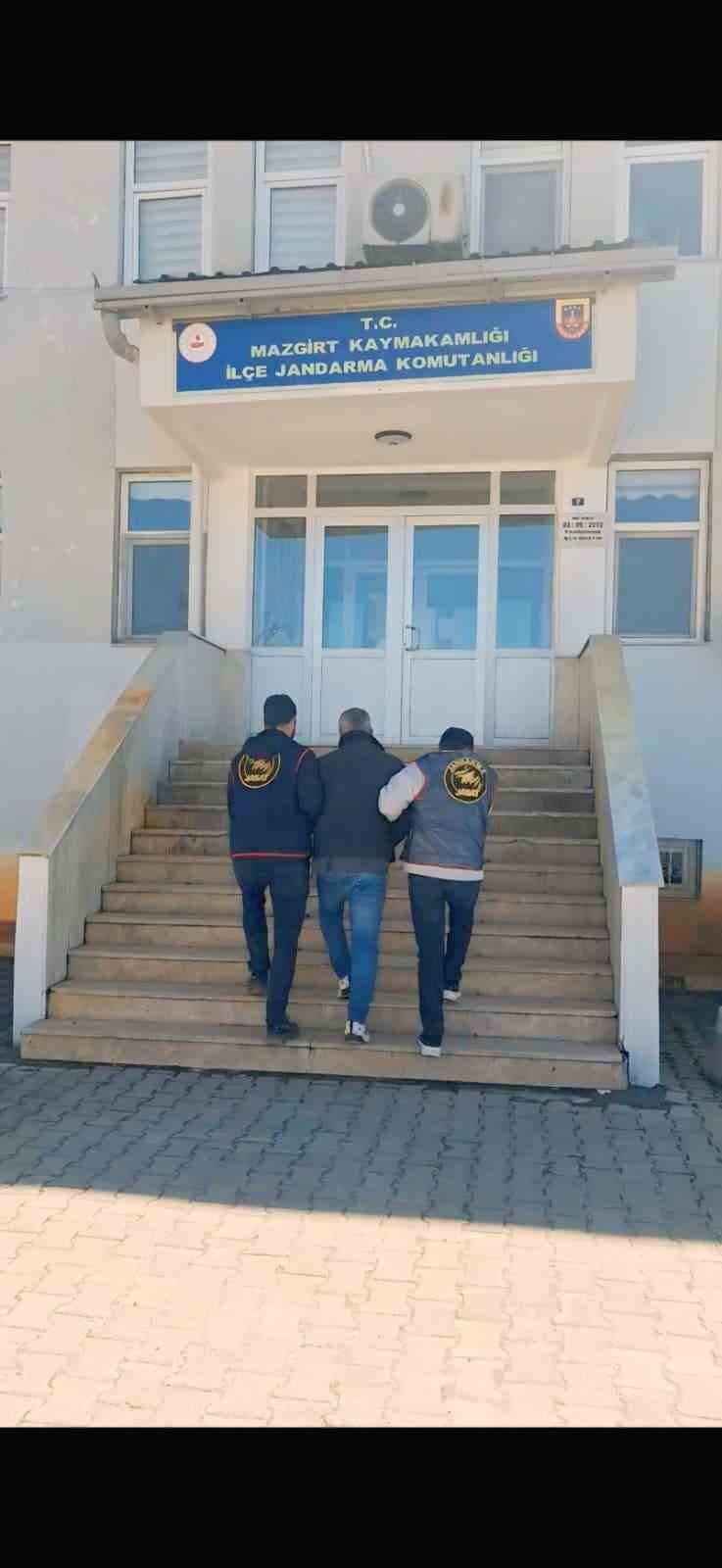 Tunceli’de toplam 30 yıl kesinleşmiş hapis cezası bulunan 2 zanlı yakalandı
