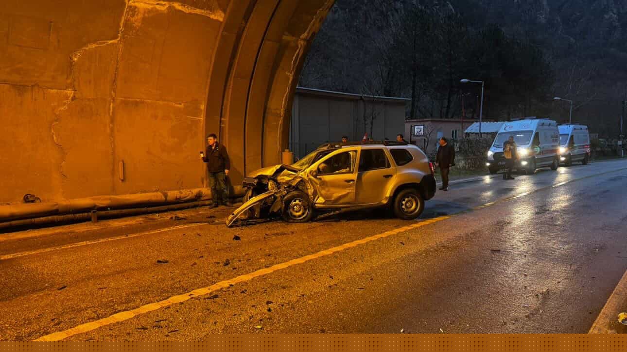 Tünelde iki otomobil çarpıştı: 7 yaralı
