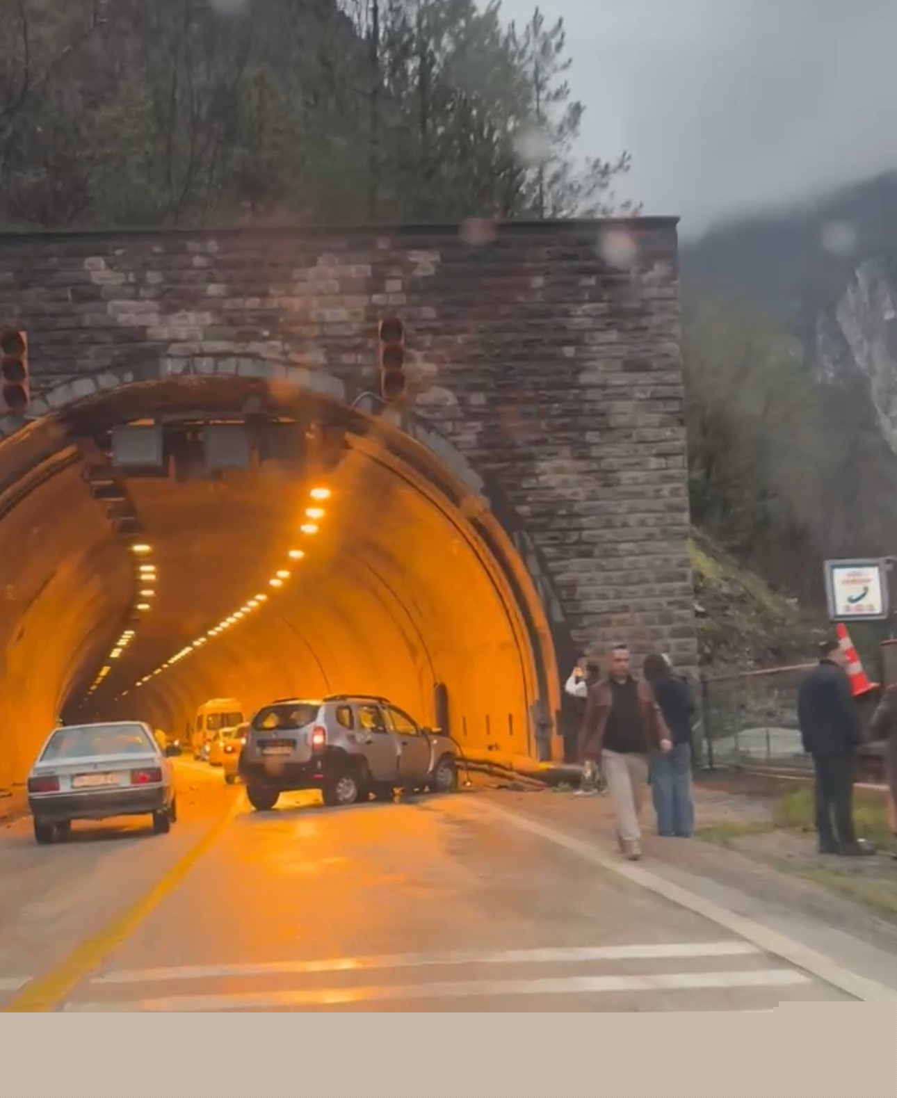 Tünelde iki otomobil çarpıştı: 7 yaralı
