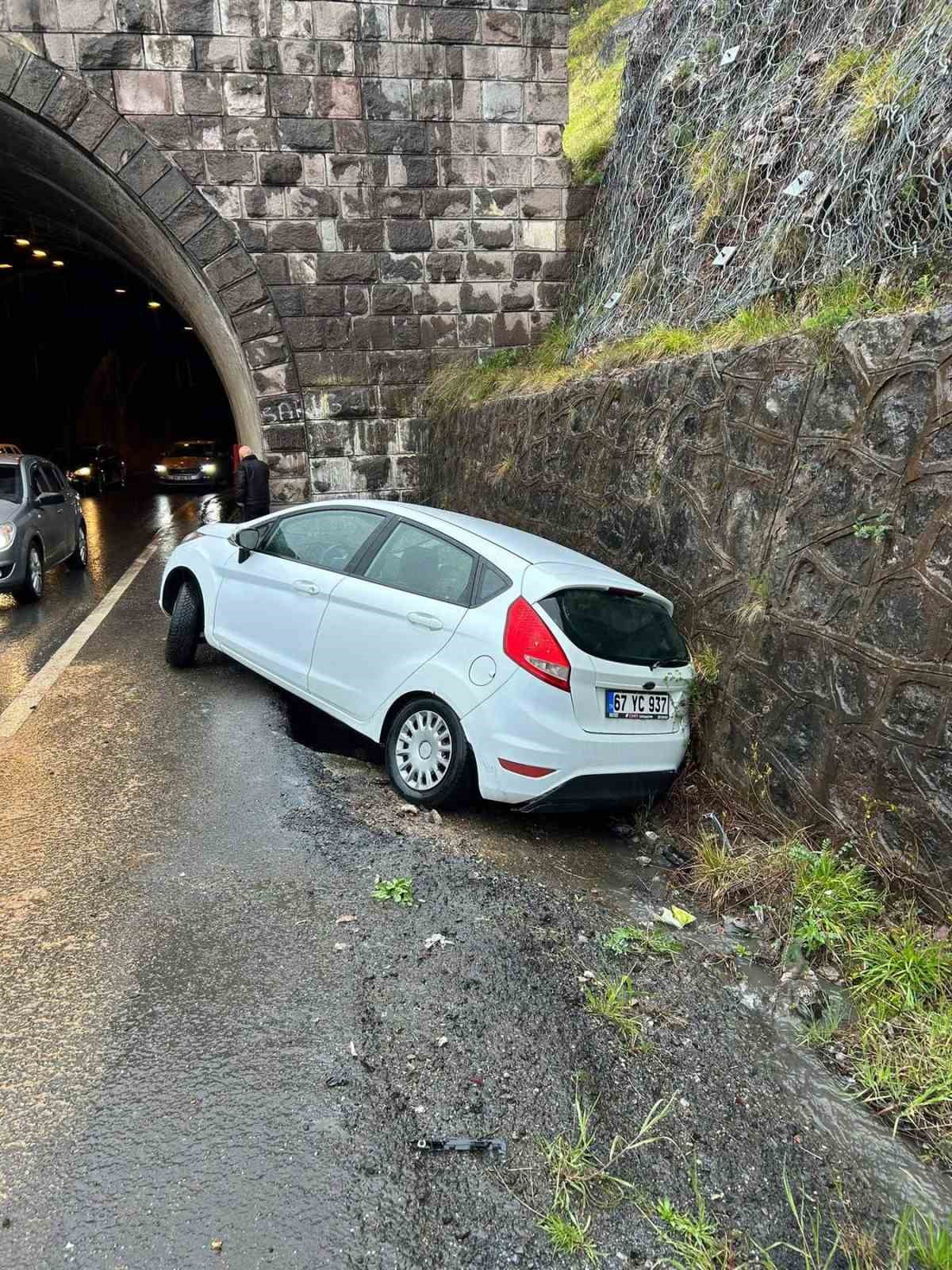 Tünelde kontrolden çıktı, duvara çarptı

