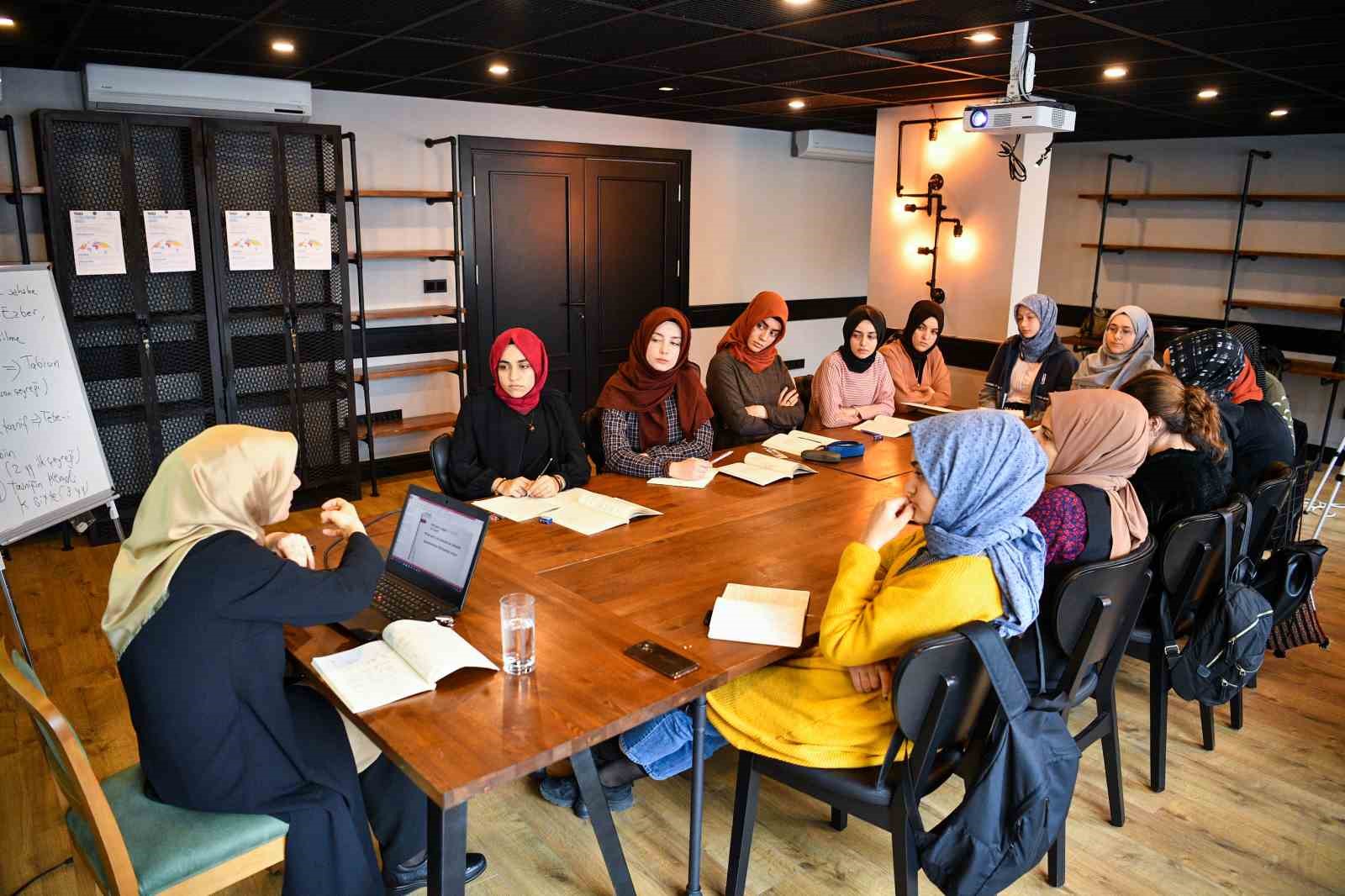 TÜRGEV, Filistin’den gelen 246 genç kıza eğitimde kapı açtı
TÜRGEV, Filistin’den gelen 246 genç kıza eğitimde kapı açtı