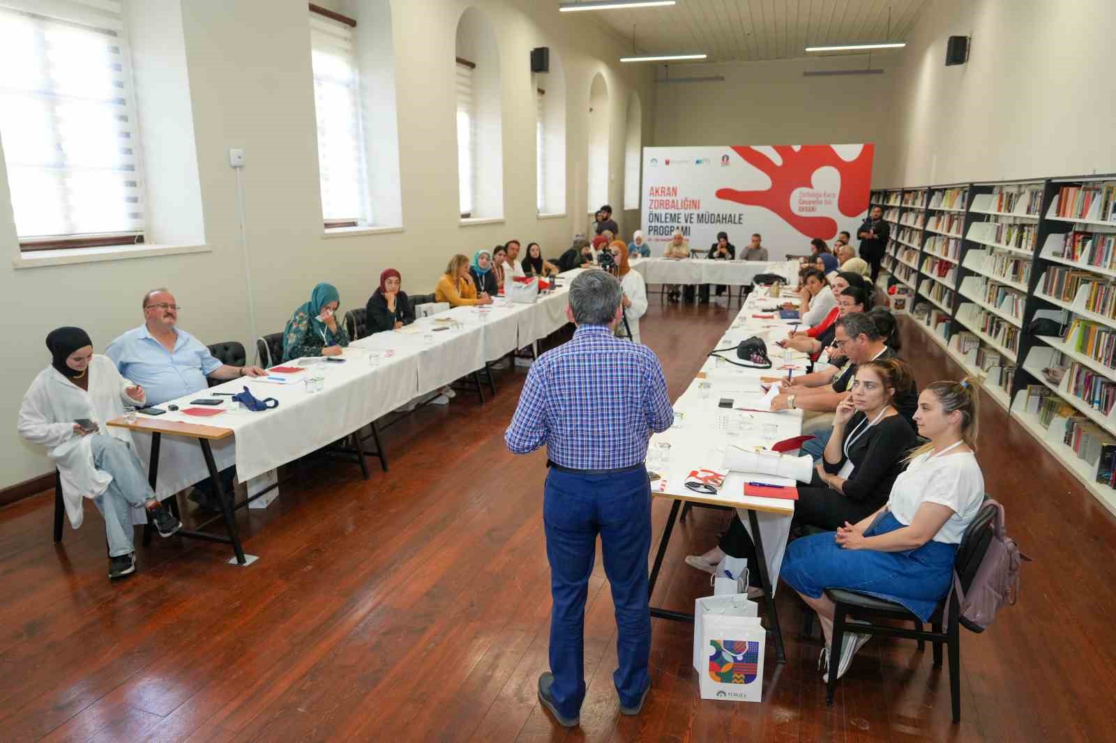 TÜRGEV’den akran zorbalığına karşı "akran nezaketi" modeli
TÜRGEV’den akran zorbalığına karşı "akran nezaketi" modeli