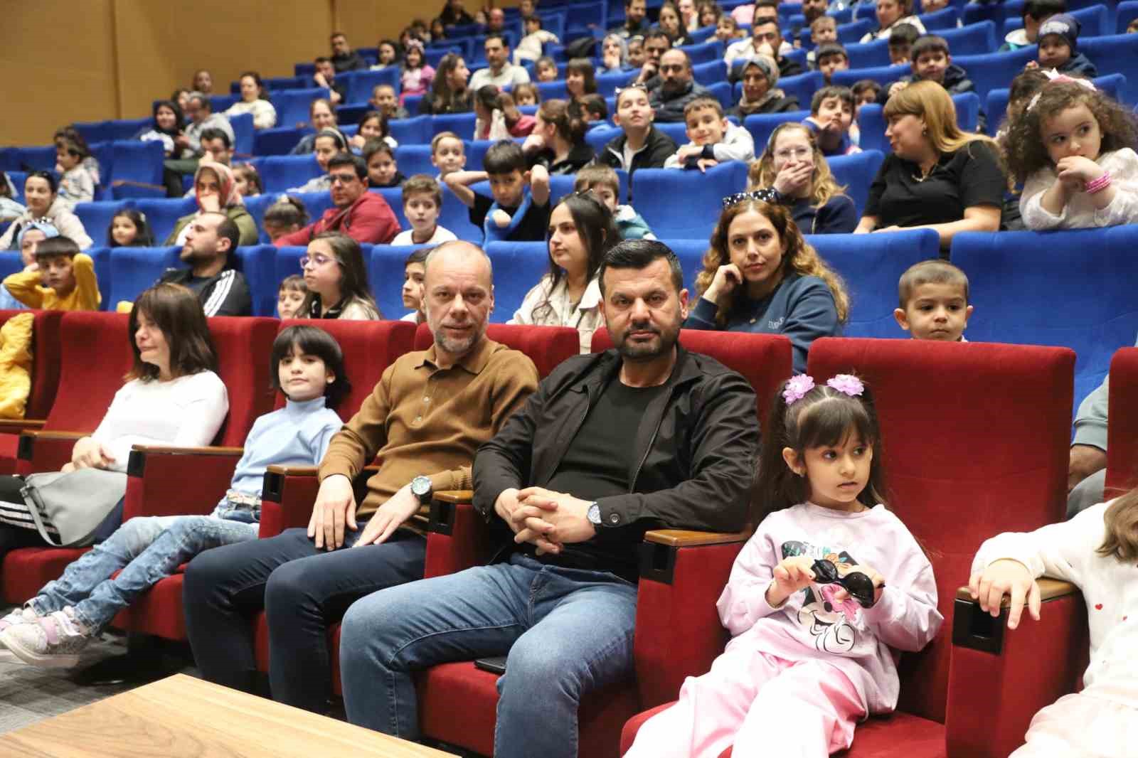 Turgut ve Lulu ilk kez sahne aldı
