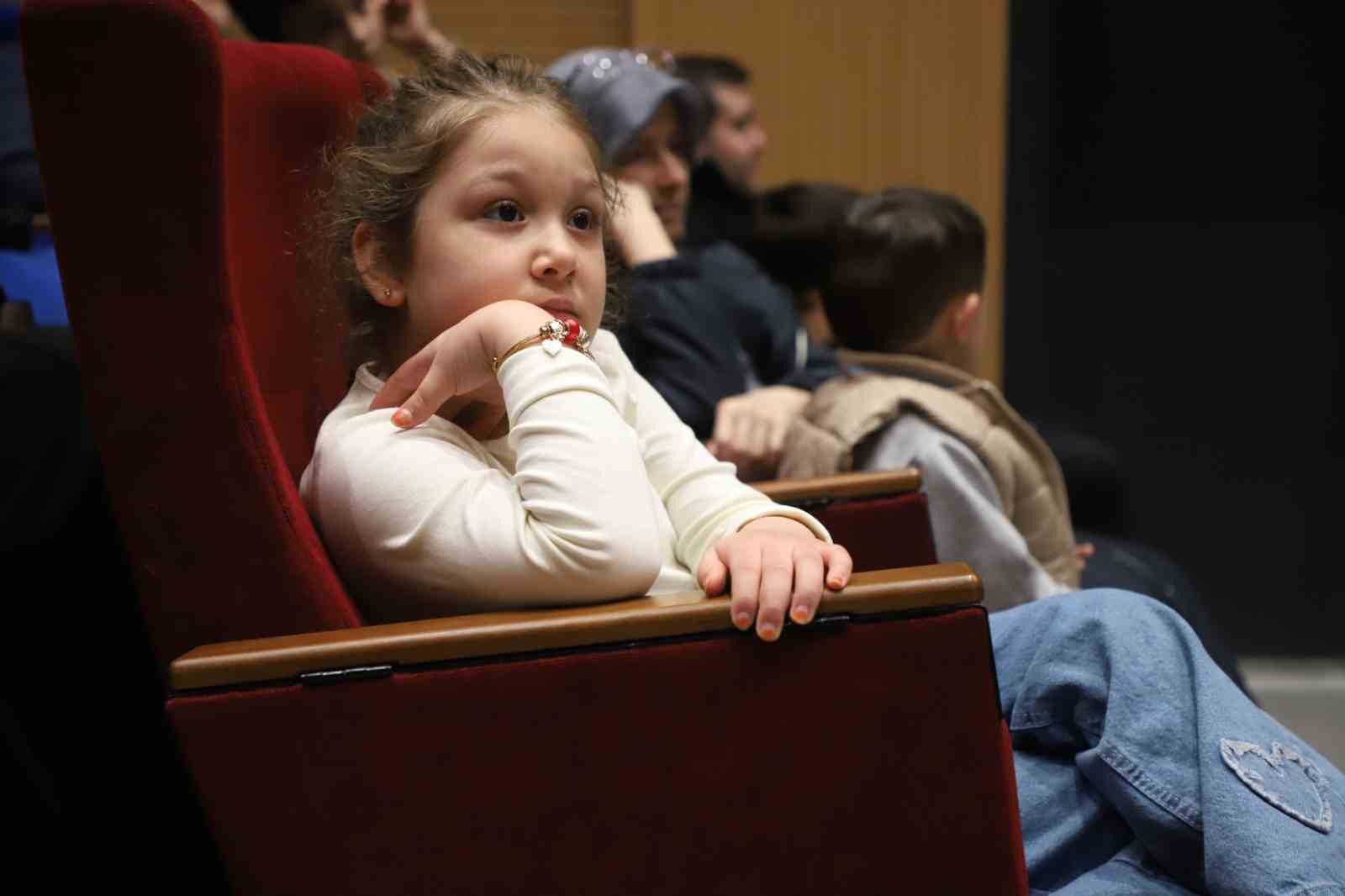 Turgut ve Lulu ilk kez sahne aldı
