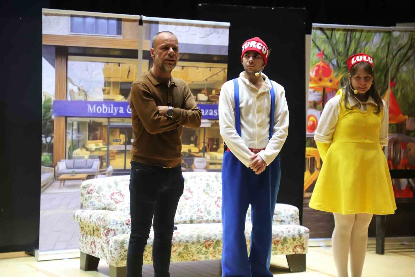 Turgut ve Lulu ilk kez sahne aldı
