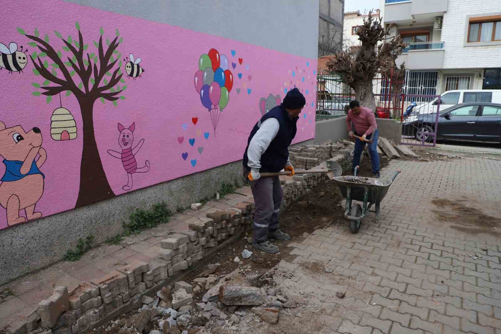 Turgutlu Belediyesi Fen İşleri ekiplerinden eş zamanlı çalışma
