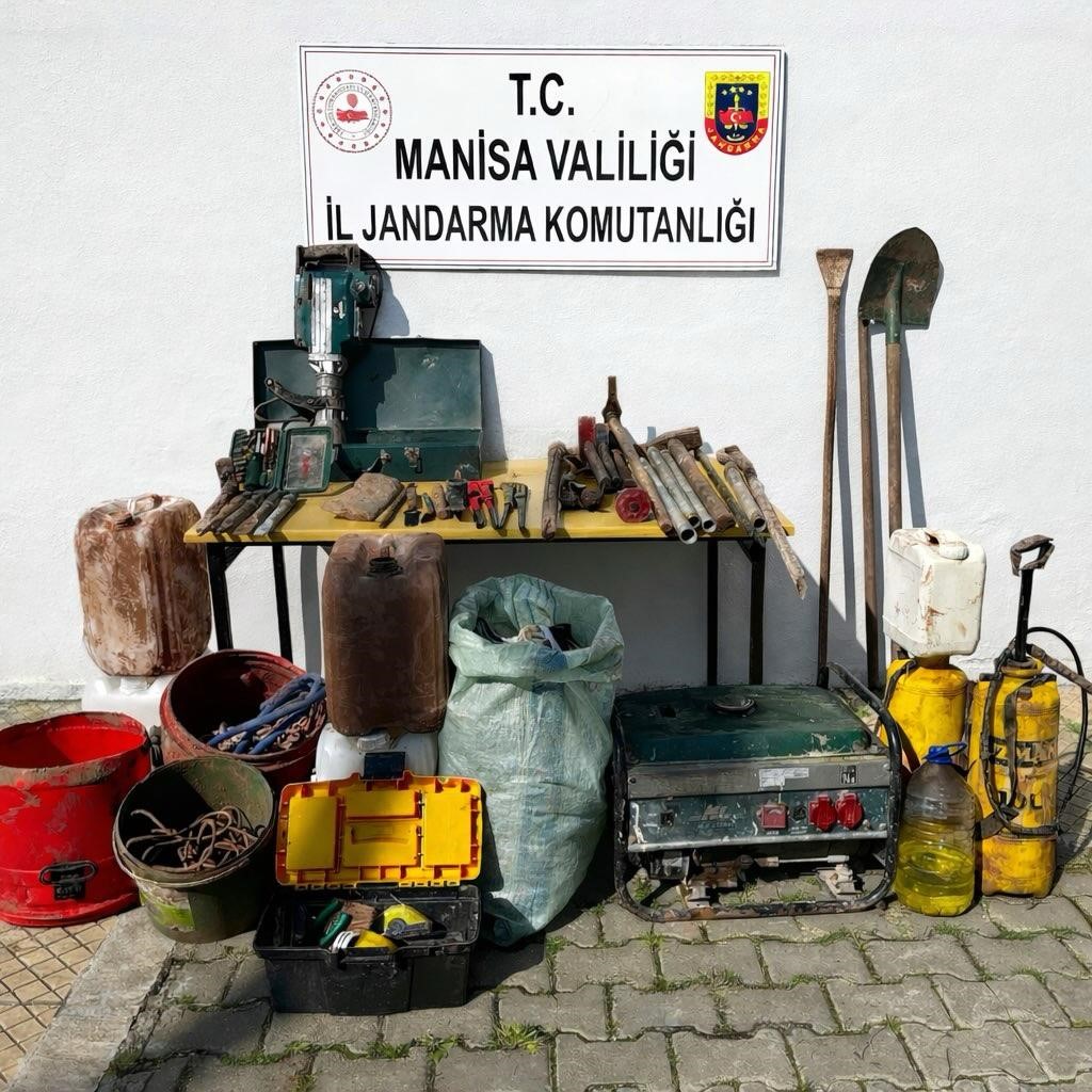 Turgutlu Çaldağı’nda kaçak kazıya suçüstü
Turgutlu Çaldağı’nda kaçak kazıya suçüstü