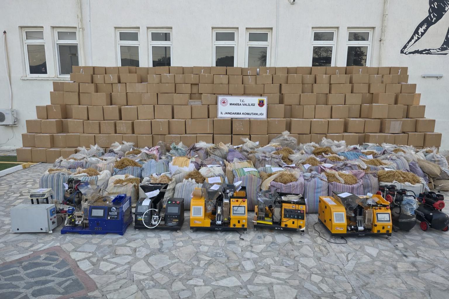 Turgutlu’da kaçak tütün operasyonu: 5 tutuklama
