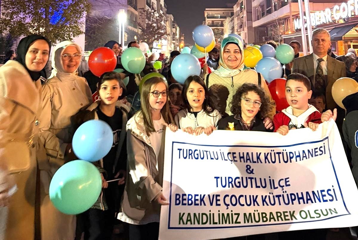 Turgutlu’da Kadir Gecesinde çocuklar yürüyüş yaptı
