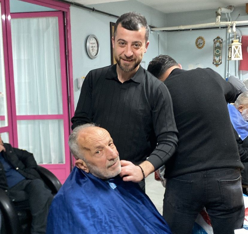 Turgutlu’da kuaförlerden huzurevinde anlamlı hizmet
