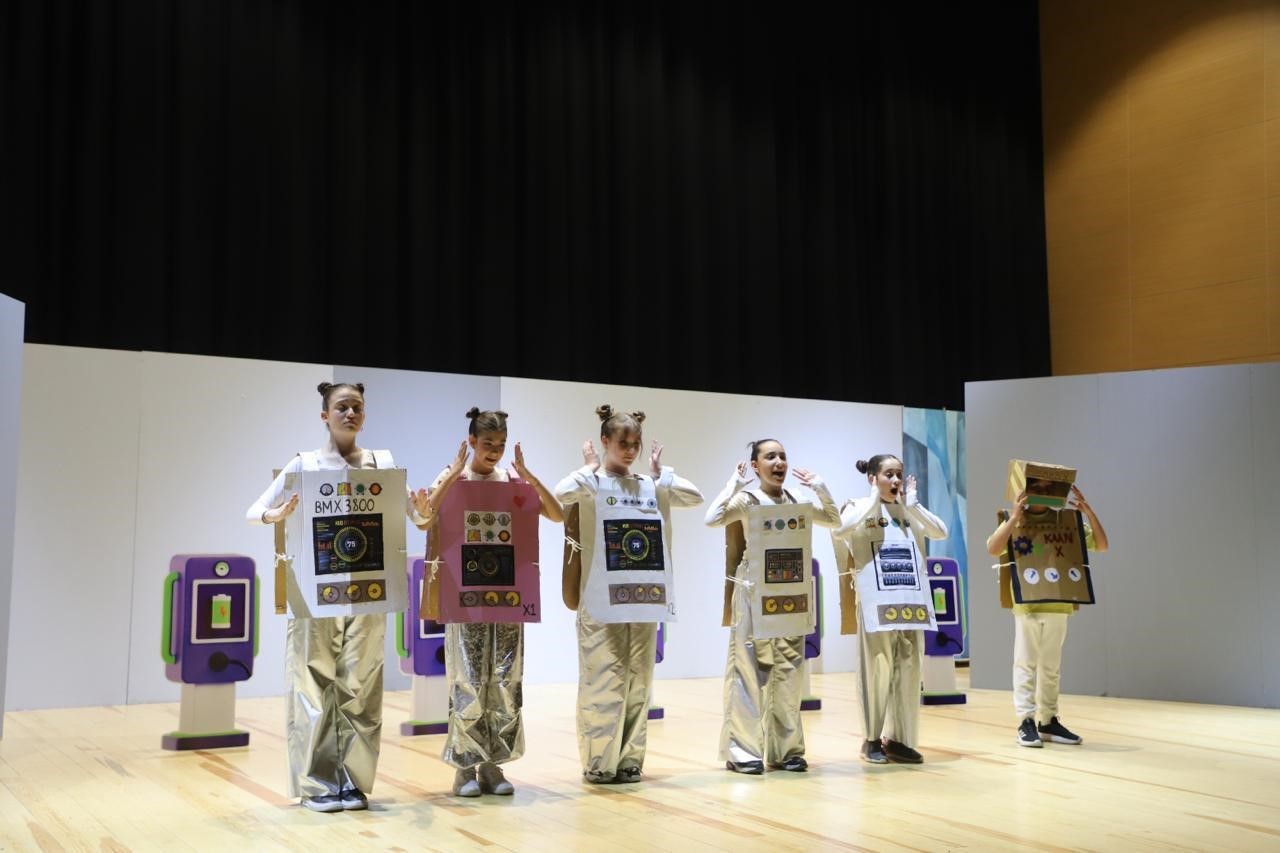 Turgutlu’da minik oyuncular büyüledi
