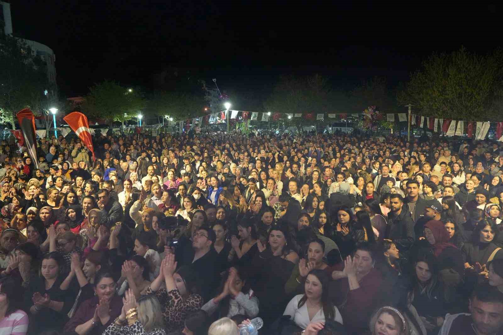 Turgutlu’da ‘Roman Gecesi’ ile eğlence zirveye çıktı
