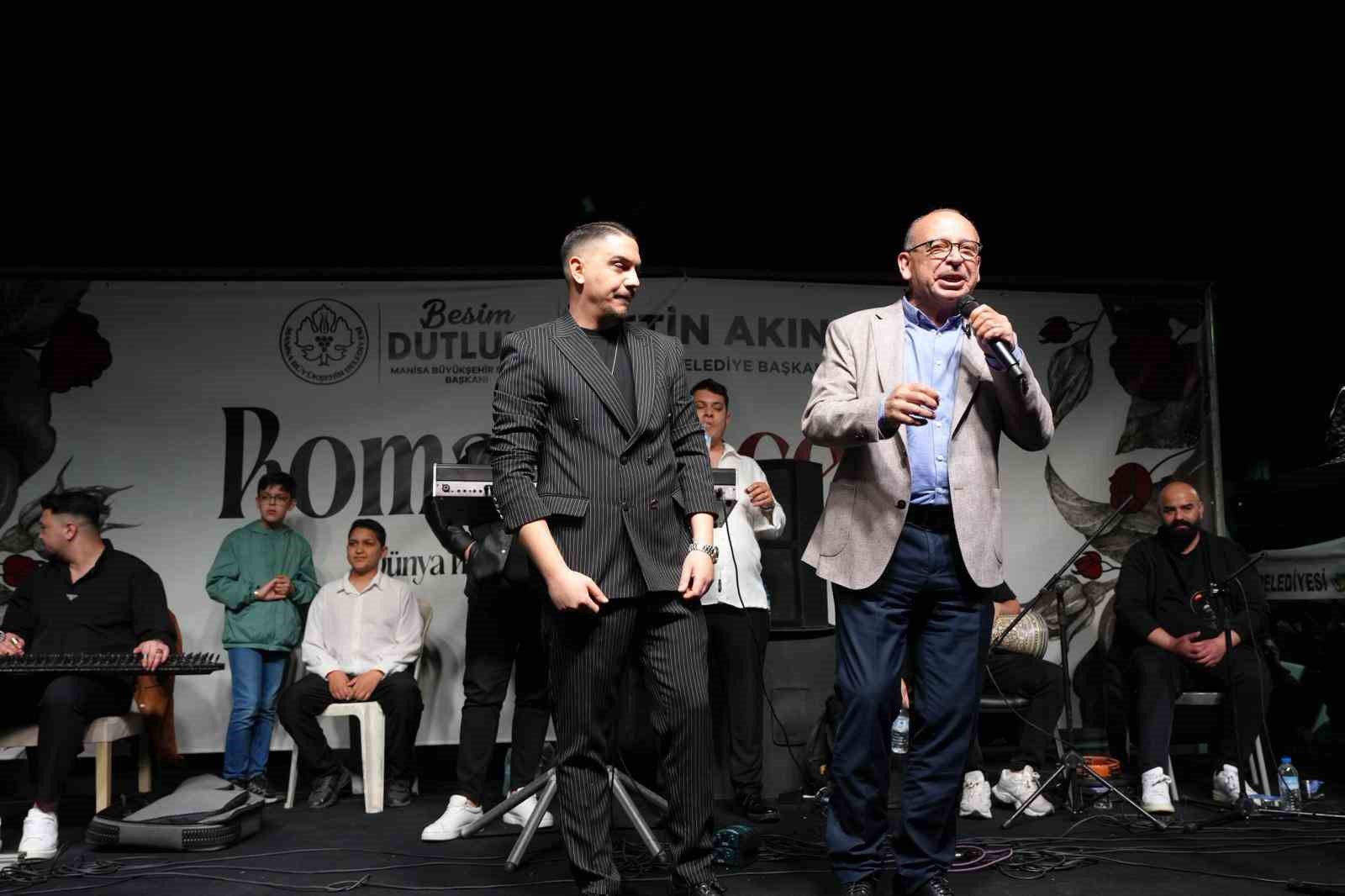 Turgutlu’da ‘Roman Gecesi’ ile eğlence zirveye çıktı
