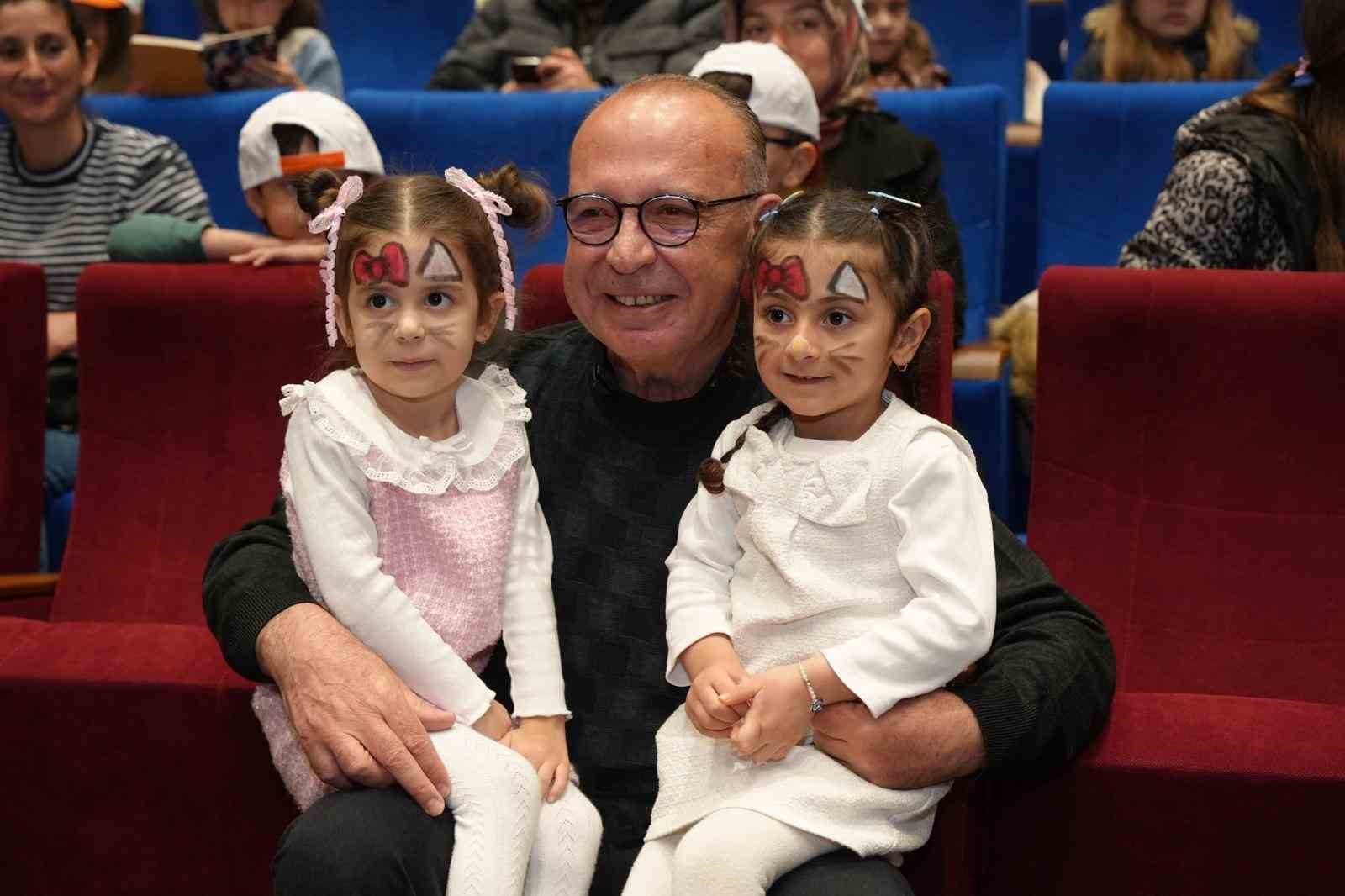 Turgutlu’da tiyatroya ve çocuk festivaline yoğun ilgi
