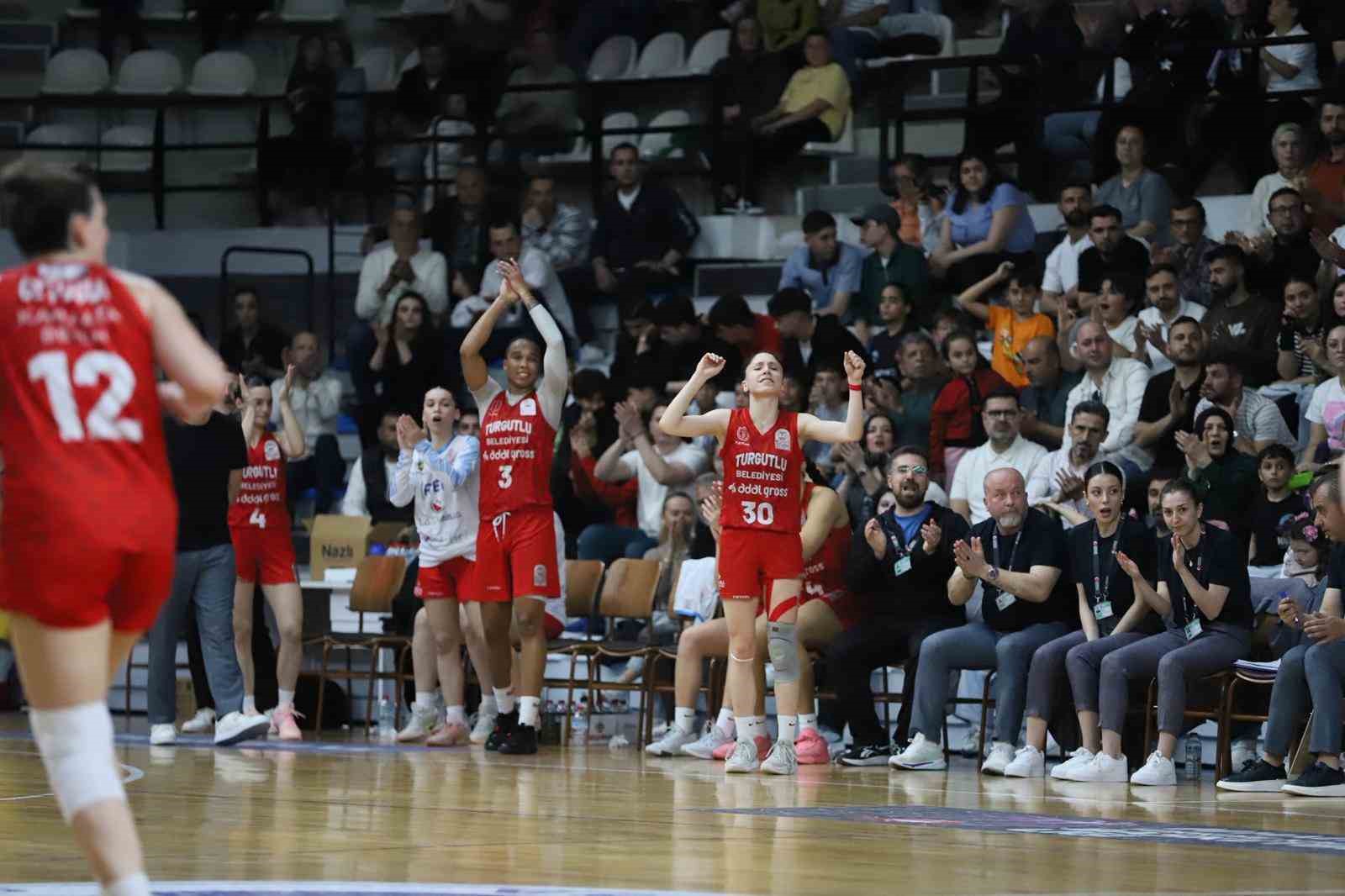 Turgutlu’nun perilerinden Play-Off’a muhteşem başlangıç
