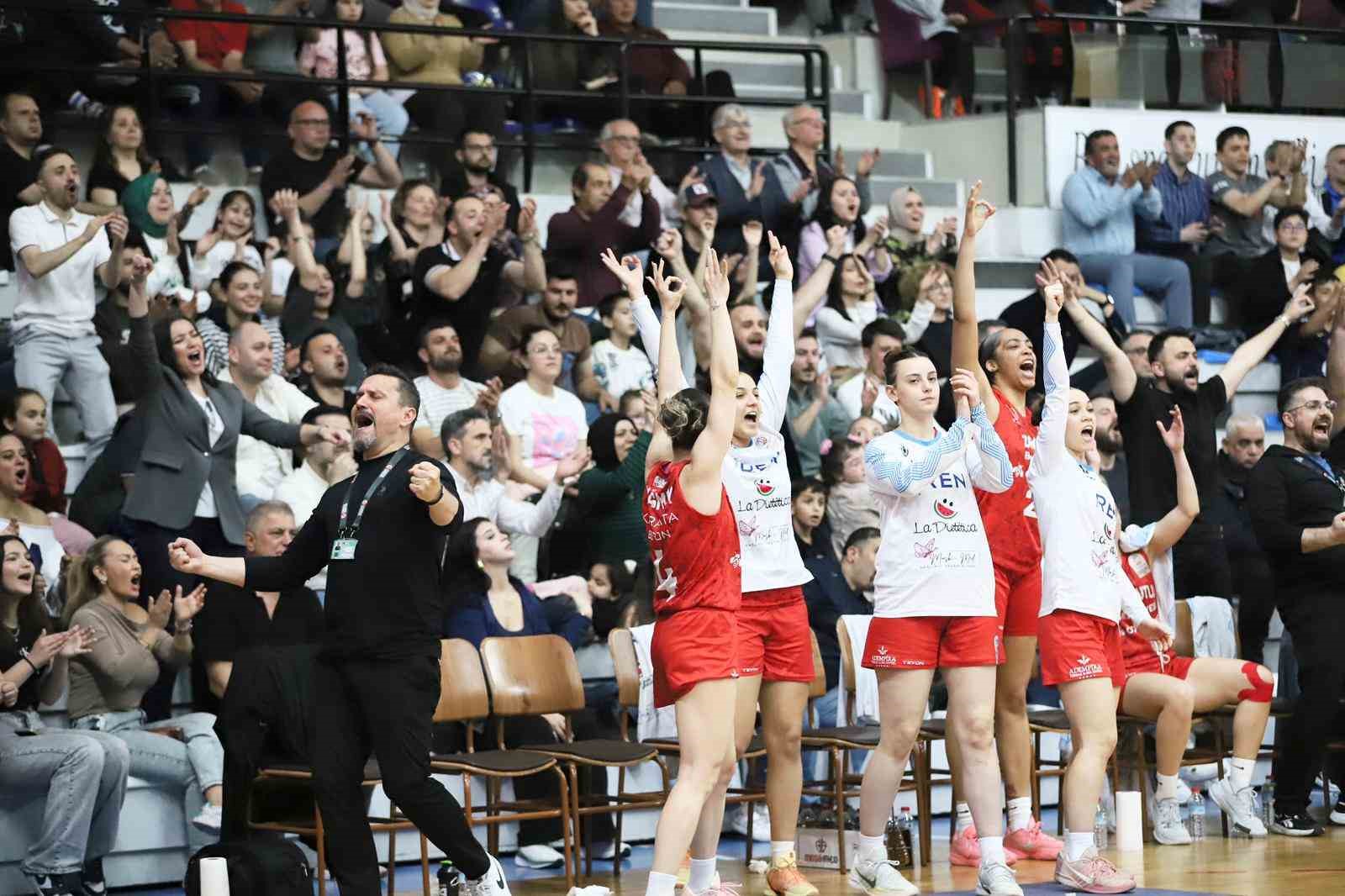 Turgutlu’nun perilerinden Play-Off’a muhteşem başlangıç
