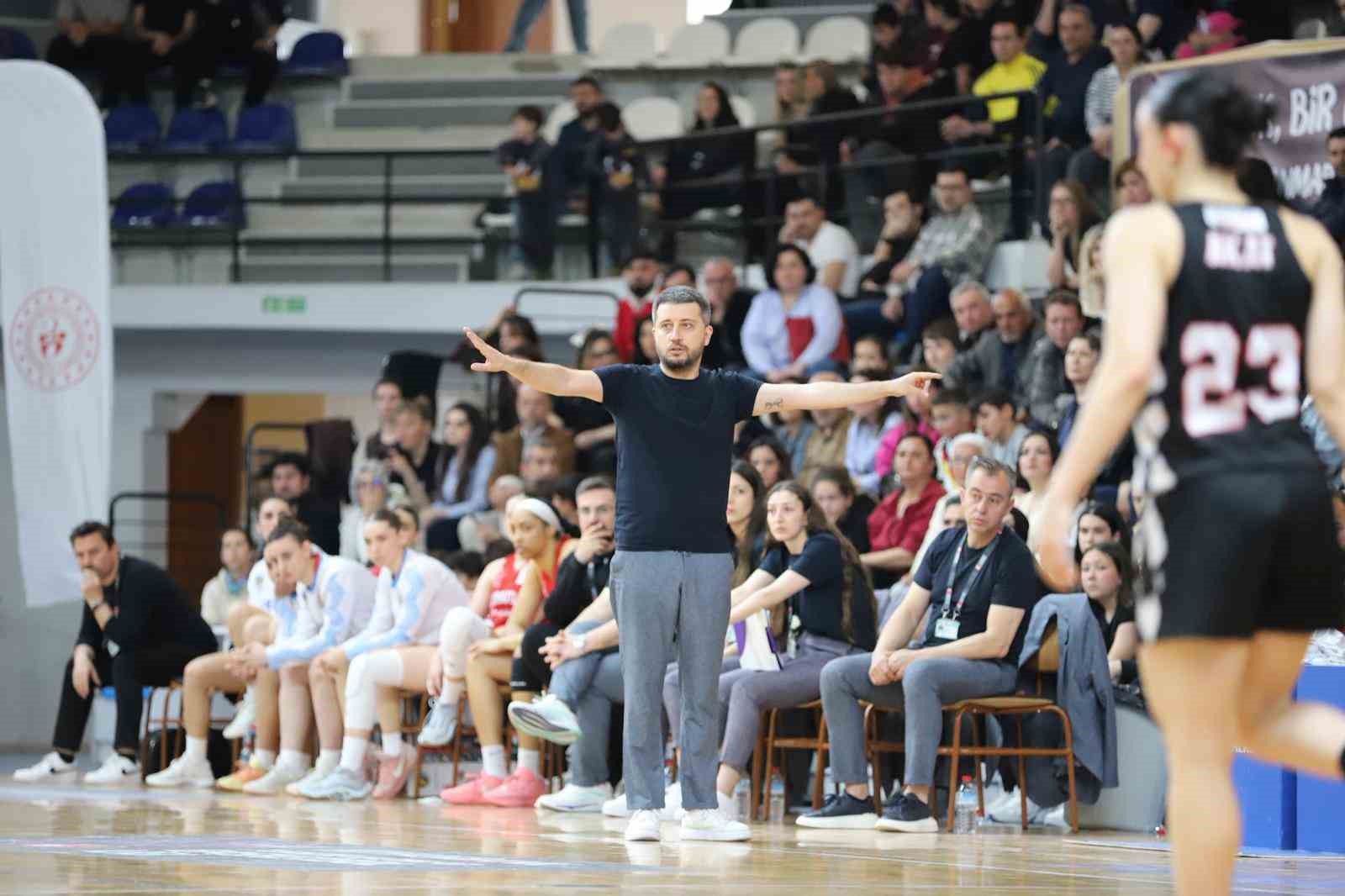 Turgutlu’nun perilerinin hedefi süper lig
