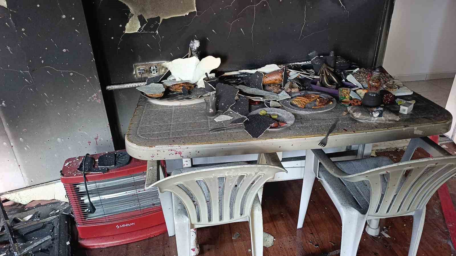 Turistler pazar alışverişini bırakıp yangın görüntüleme yarışına girdi
