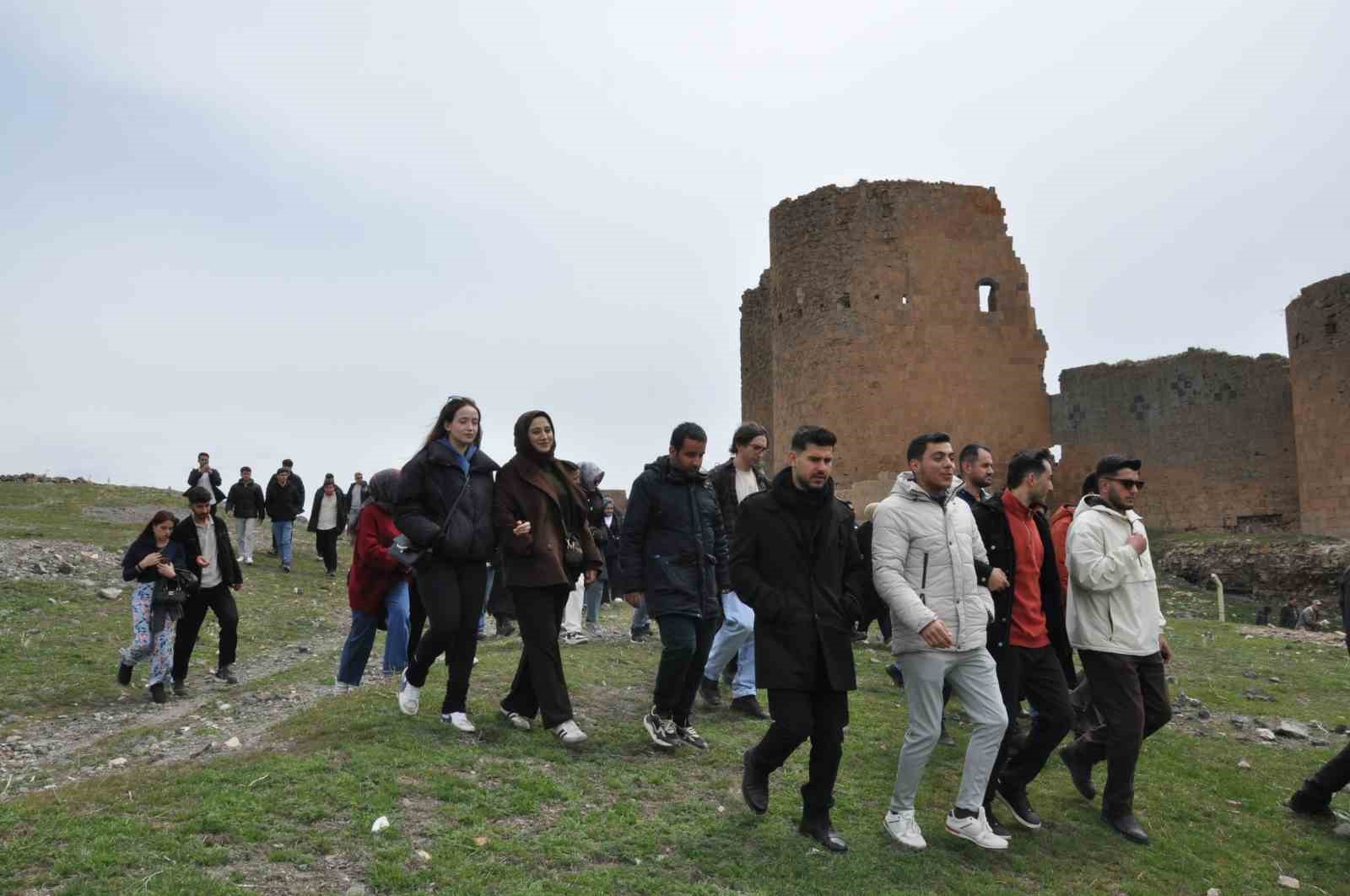 Turizm Haftası’nda tarih ve doğa iç içe: Ani’de unutulmaz yürüyüş
