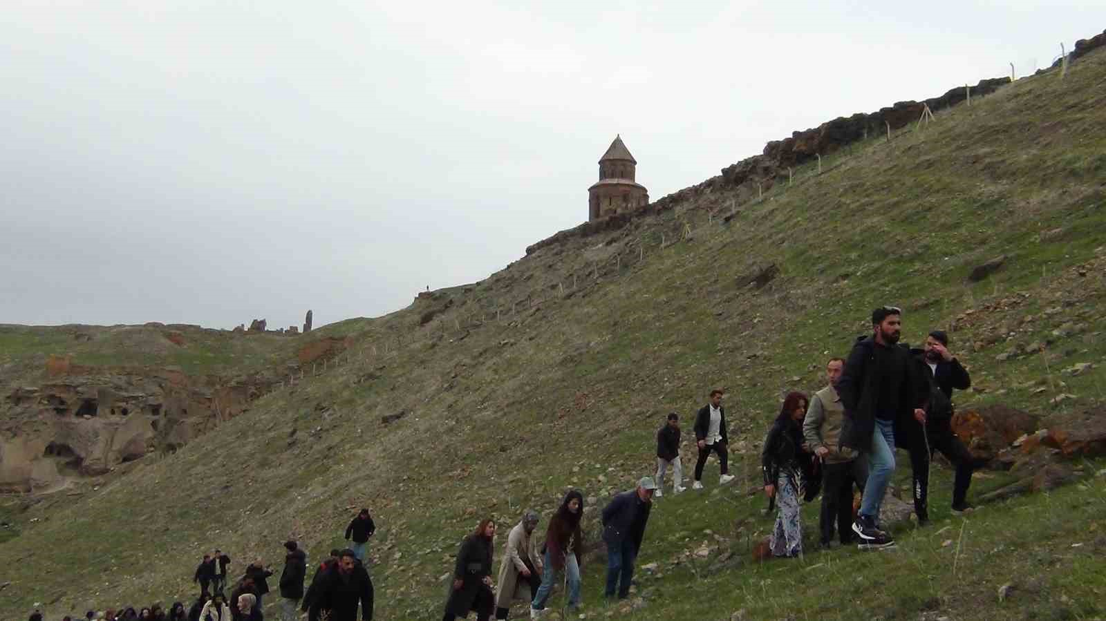 Turizm Haftası’nda tarih ve doğa iç içe: Ani’de unutulmaz yürüyüş
