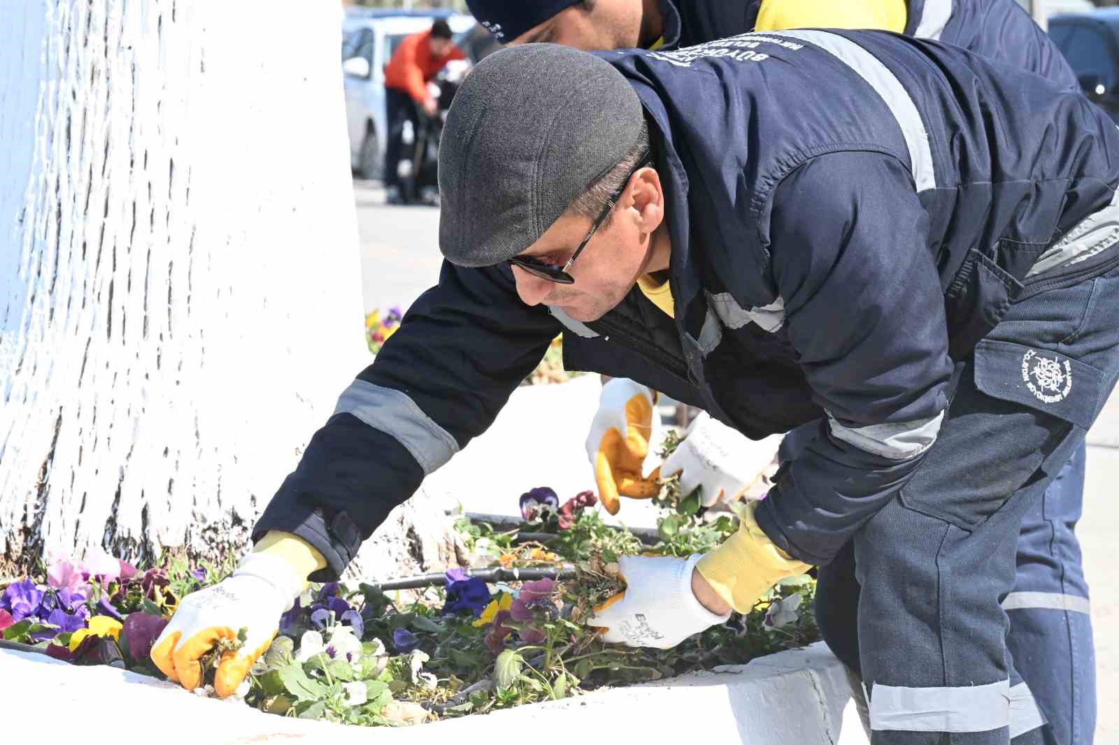 Turizm kenti Kuşadası, bayrama hazırlandı
