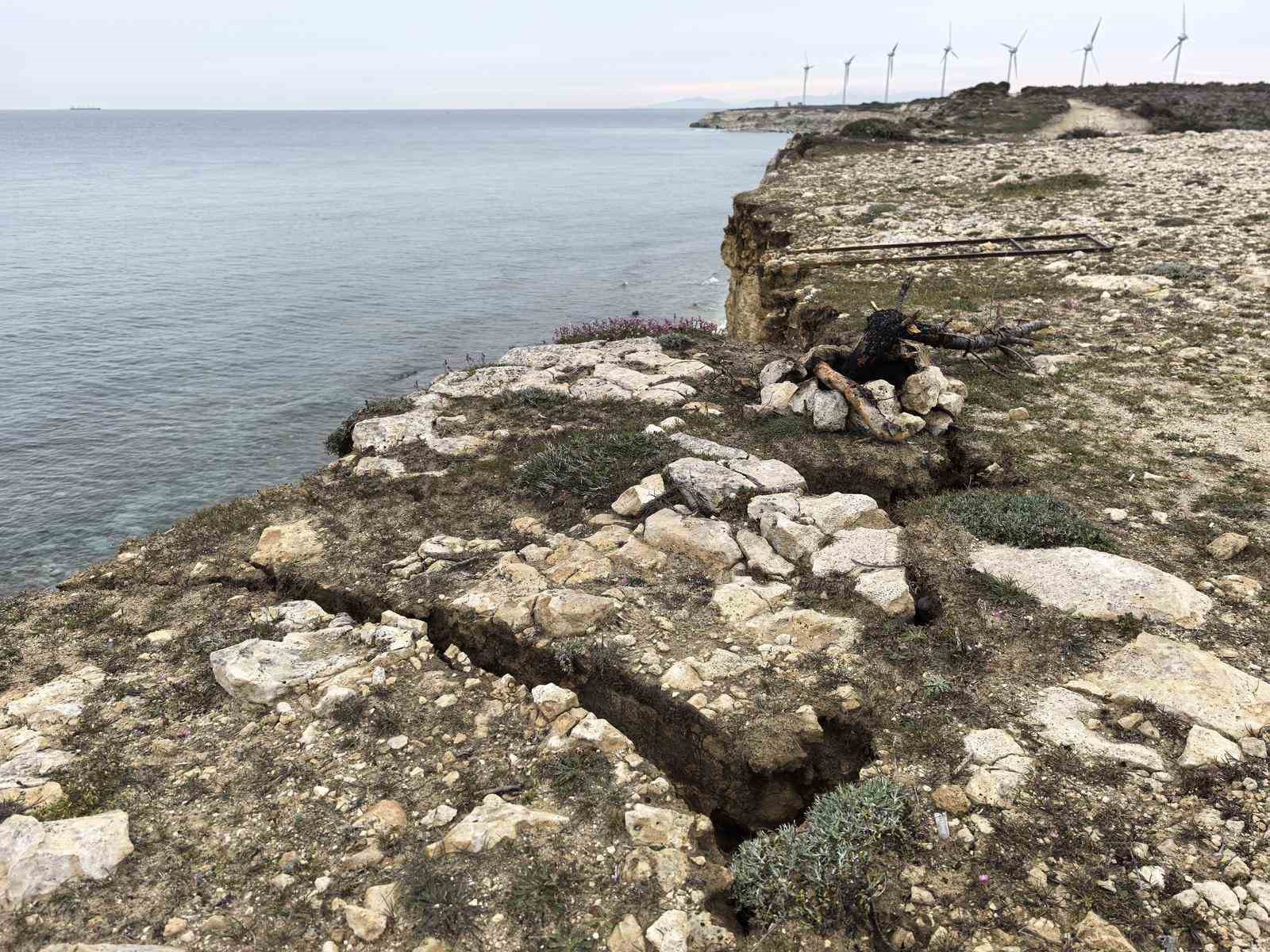 Turizm merkezi Bozcaada’daki Polente Burnu’nda göçük
