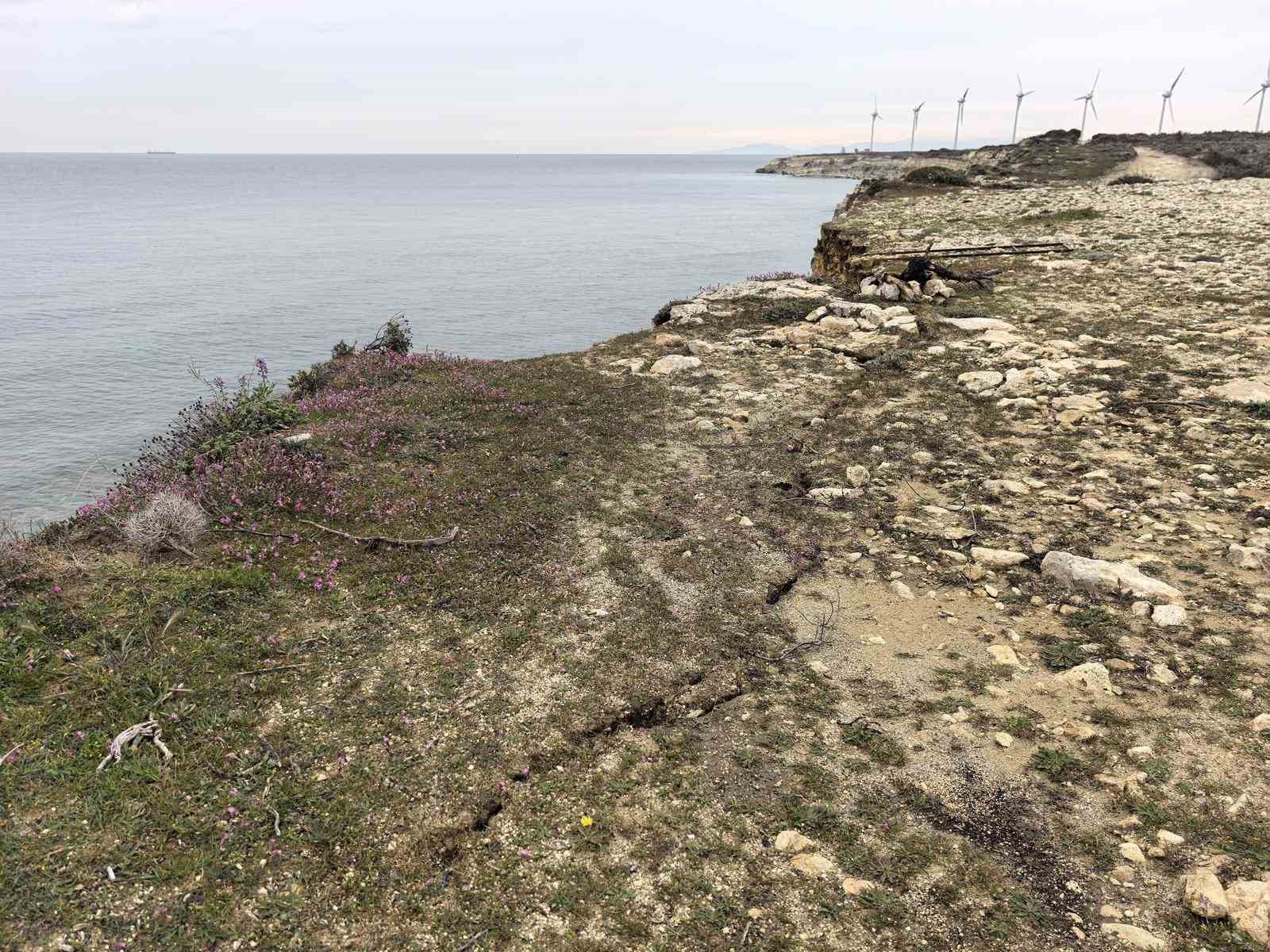 Turizm merkezi Bozcaada’daki Polente Burnu’nda göçük
