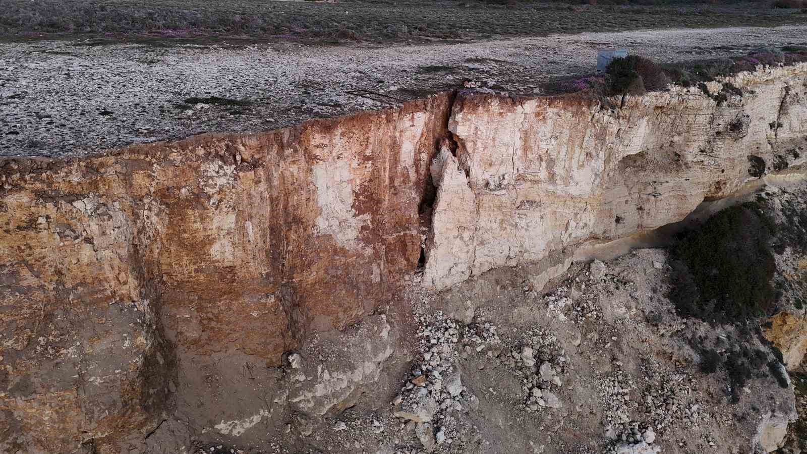 Turizm merkezi Bozcaada’daki Polente Burnu’nda göçük
