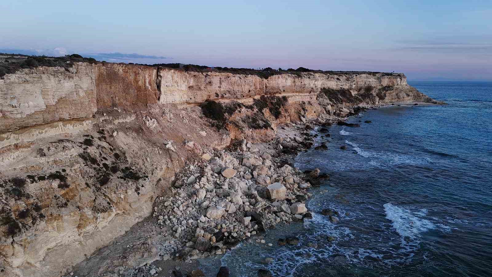 Turizm merkezi Bozcaada’daki Polente Burnu’nda göçük
