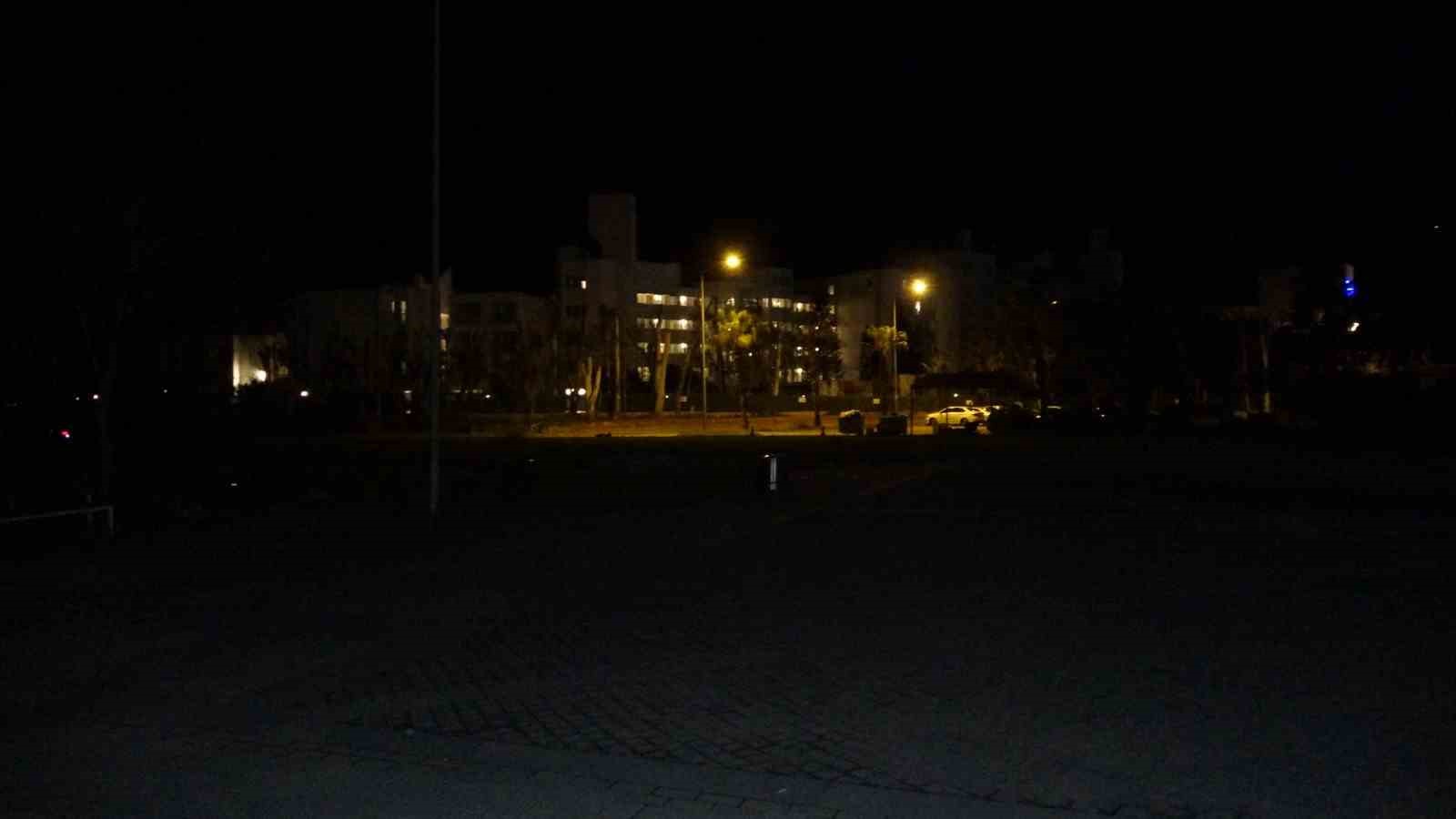 Turizm merkezinde esnafın karanlık yol sitemi
