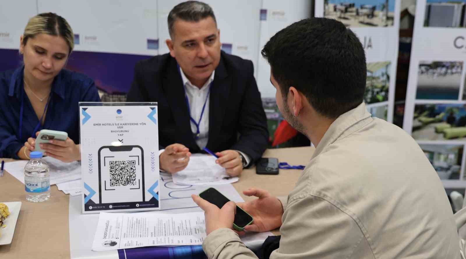 Turizm profesyonelleri öğrencilerle buluştu
Turizm profesyonelleri öğrencilerle buluştu