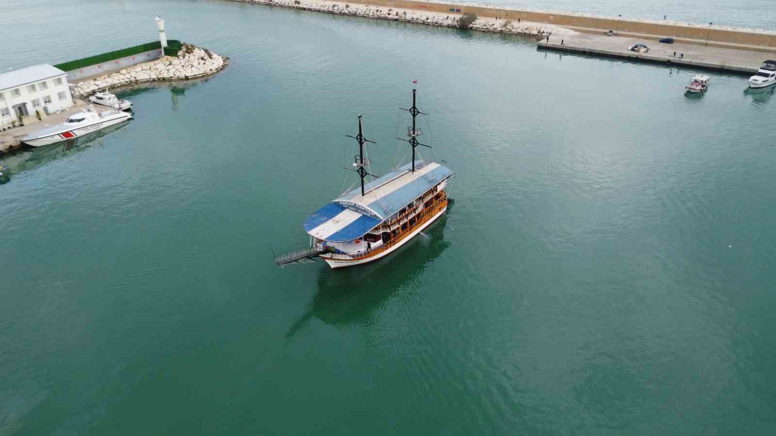 Turizm sezonu öncesi gezi tekneleri bakıma alındı
