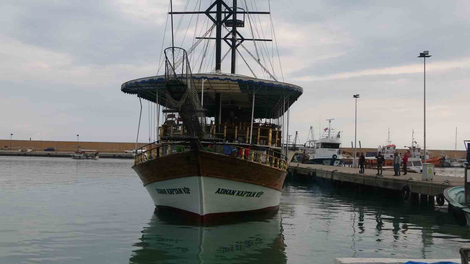 Turizm sezonu öncesi gezi tekneleri bakıma alındı

