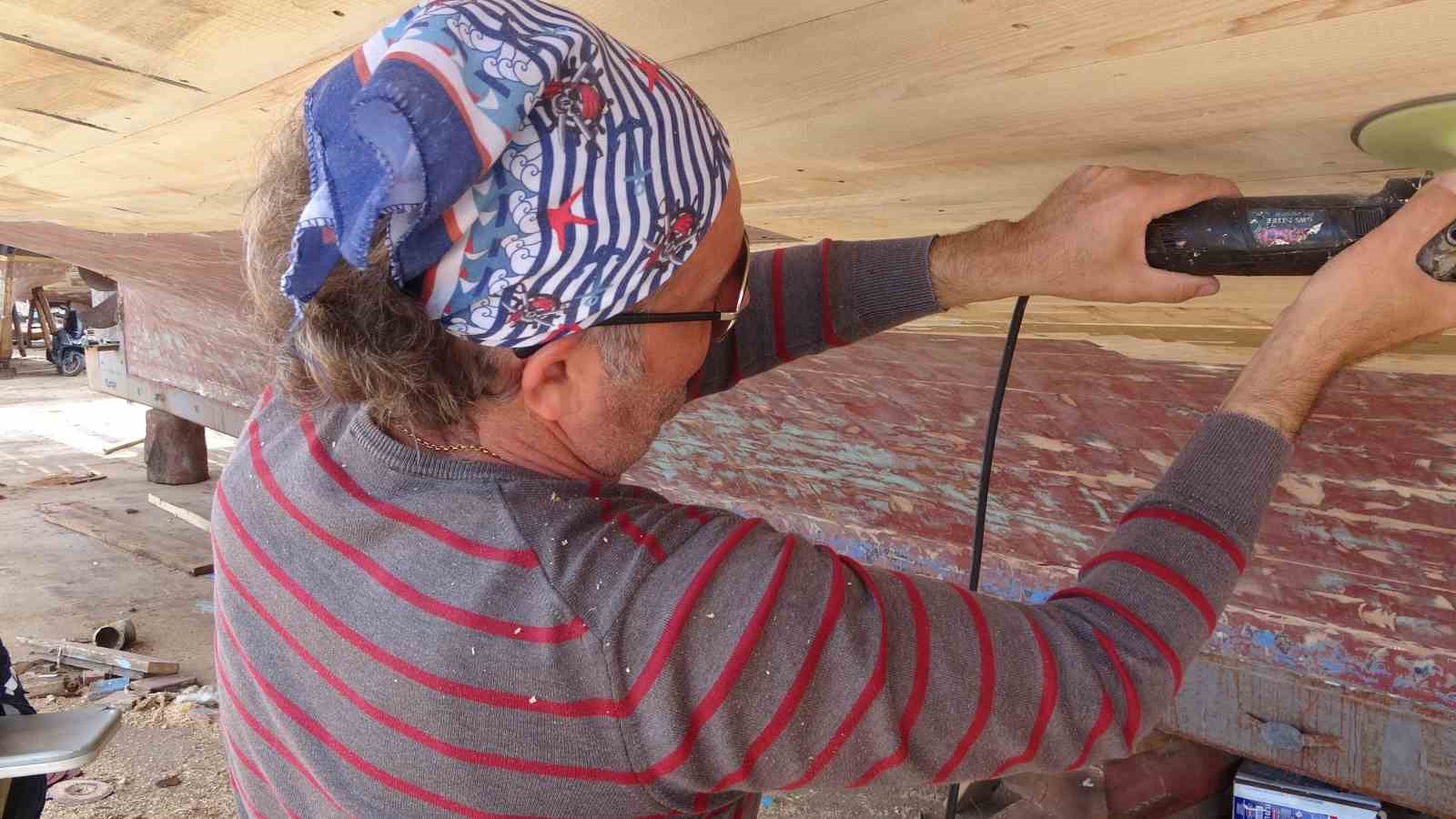 Turizm sezonu öncesi gezi tekneleri bakıma alındı
