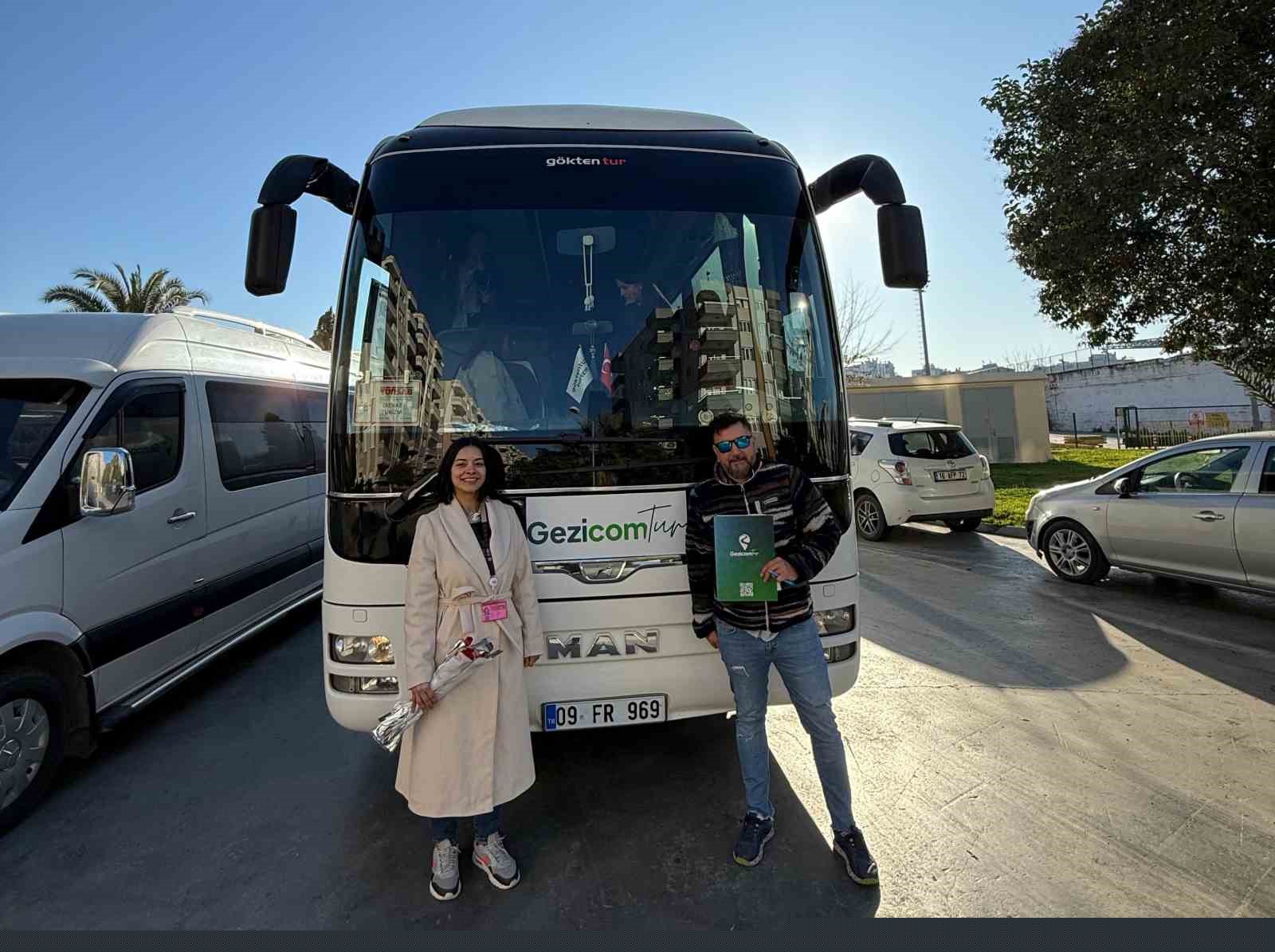 Turizmci Menemencioğlu ve Gökten’den  Aydınlı kadınlara jest
