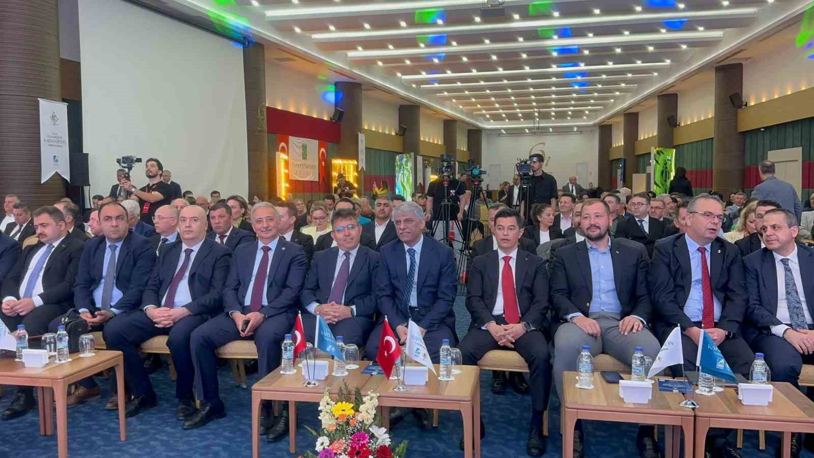 Turizmciler Marmaris’te bir araya geldi
Turizmciler Marmaris’te bir araya geldi