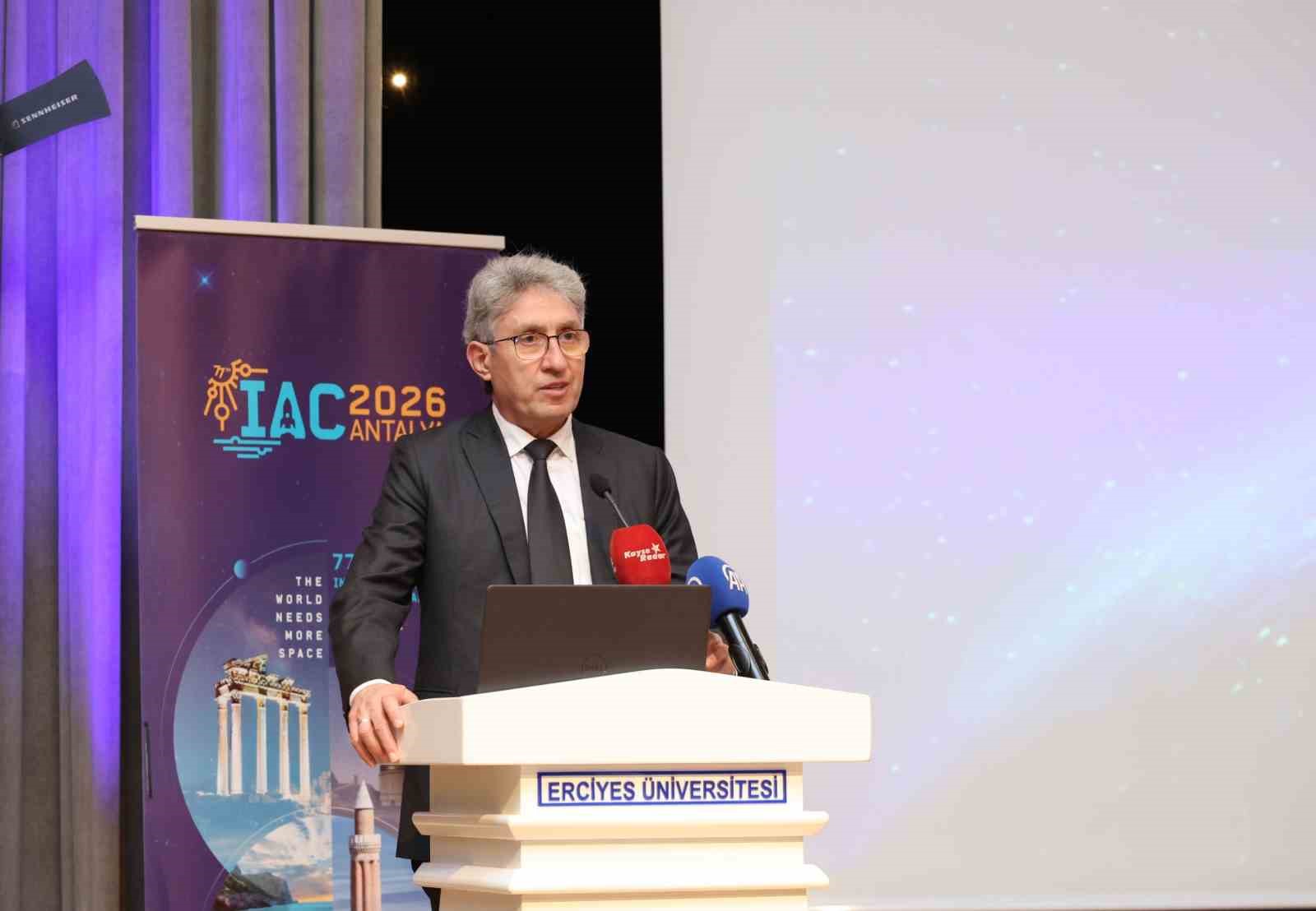 Türk Astronot Tuva Cihangir Atasever, ERÜ öğrencileri ile bir araya geldi
Türk Astronot Tuva Cihangir Atasever, ERÜ öğrencileri ile bir araya geldi