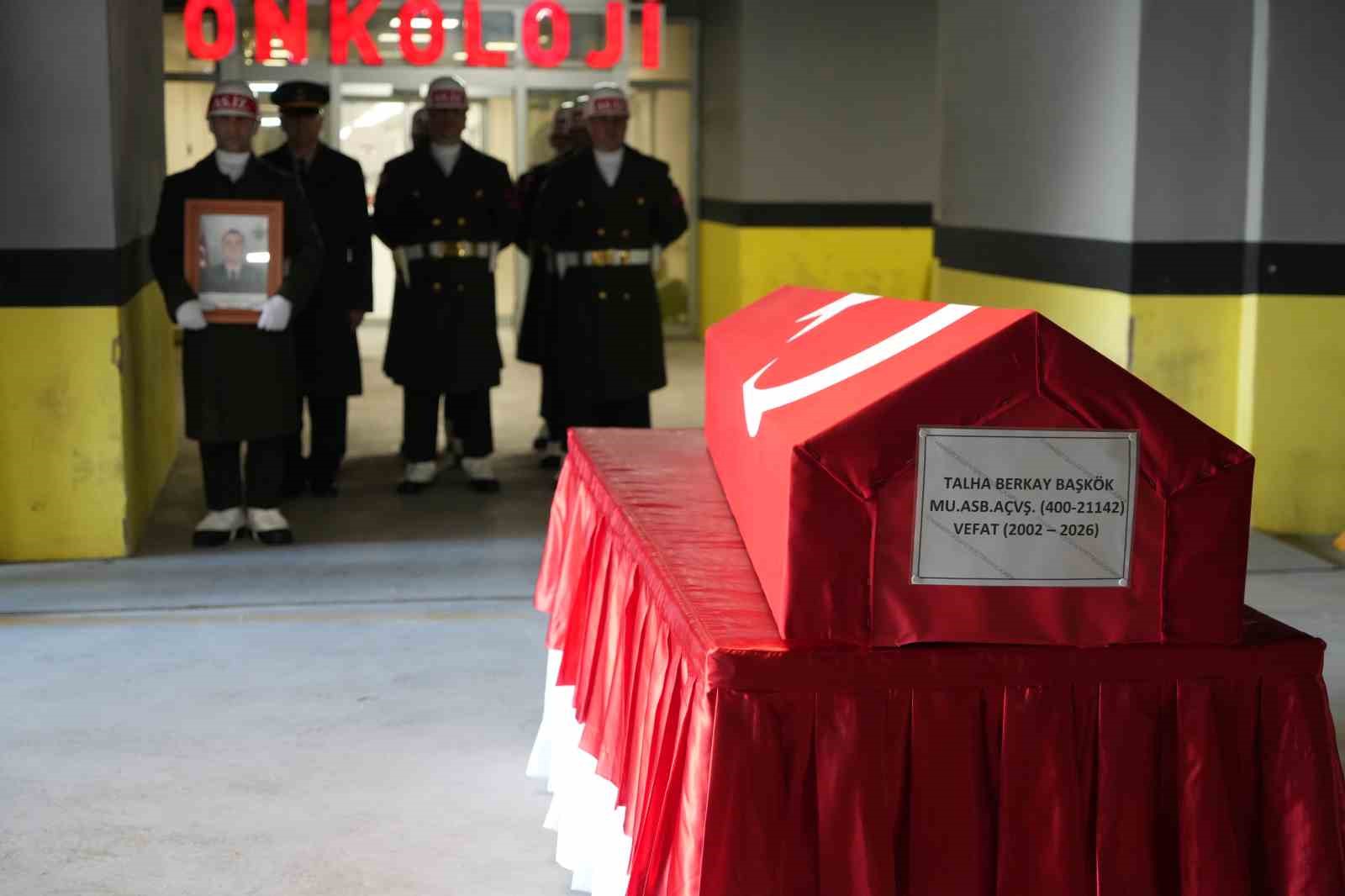 Türk bayrağına sarılı naaşıyla memleketine uğurlandı
