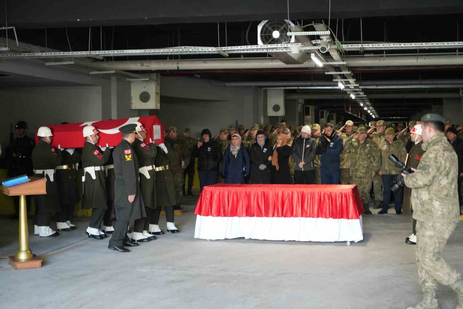 Türk bayrağına sarılı naaşıyla memleketine uğurlandı
