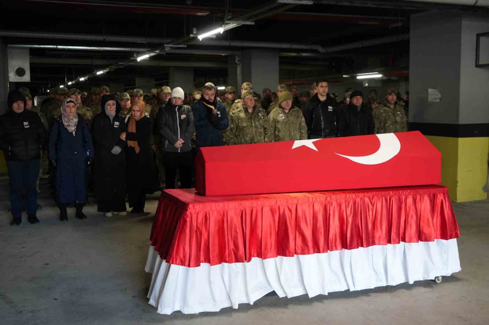 Türk bayrağına sarılı naaşıyla memleketine uğurlandı
