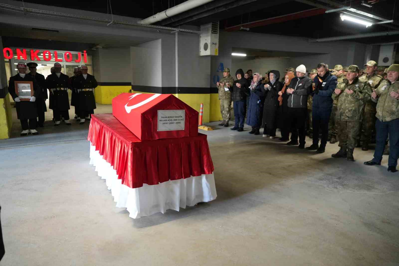 Türk bayrağına sarılı naaşıyla memleketine uğurlandı
