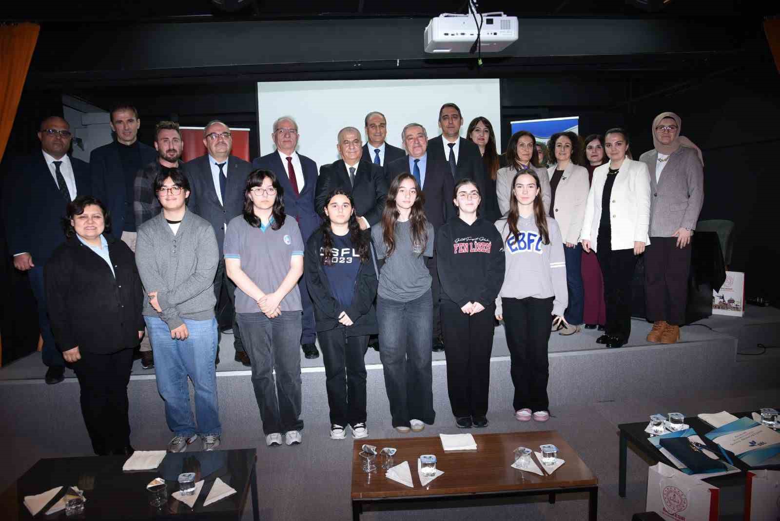 Türk Destanları Balıkesir’de sahnede buluştu
Türk Destanları Balıkesir’de sahnede buluştu