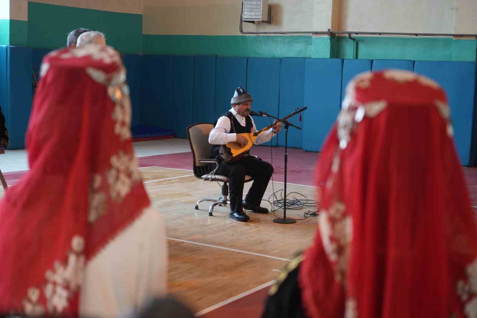 Türk destanlarının felsefi derinliği sergiye taşındı
