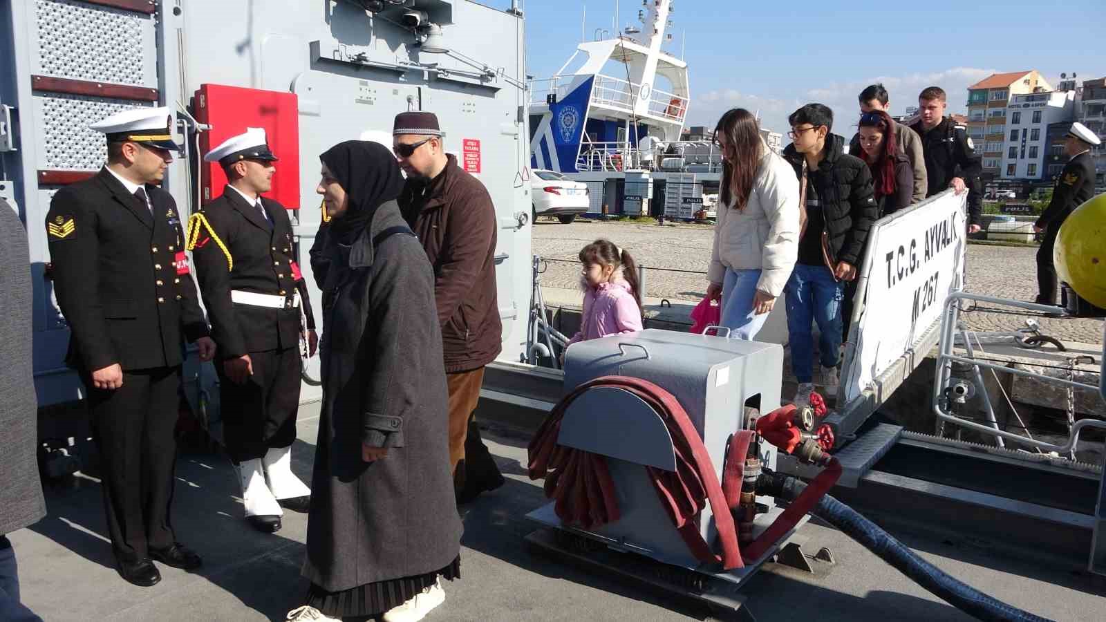 Türk donanmasının gururu olan savaş gemileri ziyarete açıldı
Türk donanmasının gururu olan savaş gemileri ziyarete açıldı