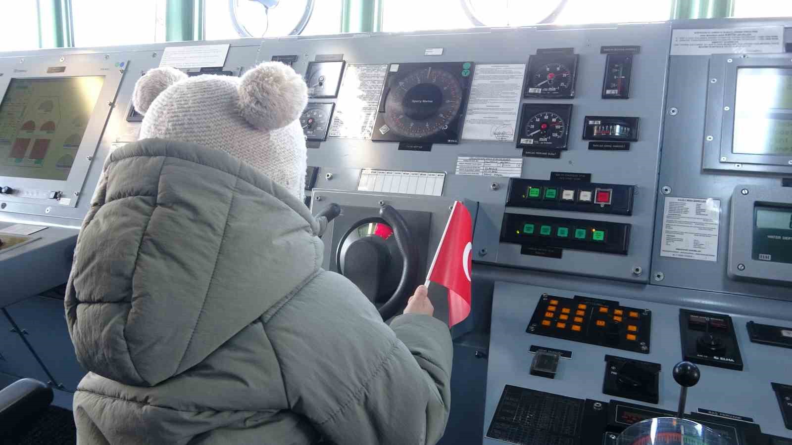 Türk donanmasının gururu olan savaş gemileri ziyarete açıldı
Türk donanmasının gururu olan savaş gemileri ziyarete açıldı