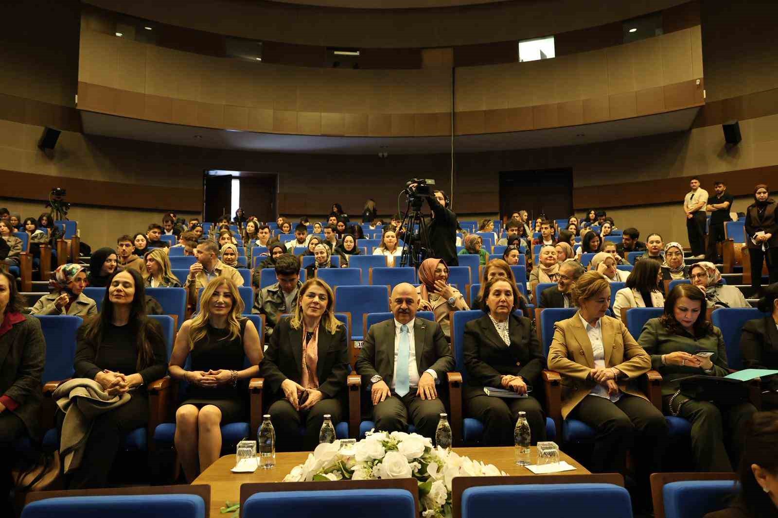 Türk Dünyasında kadın sempozyumu başarıyla tamamlandı
Türk Dünyasında kadın sempozyumu başarıyla tamamlandı