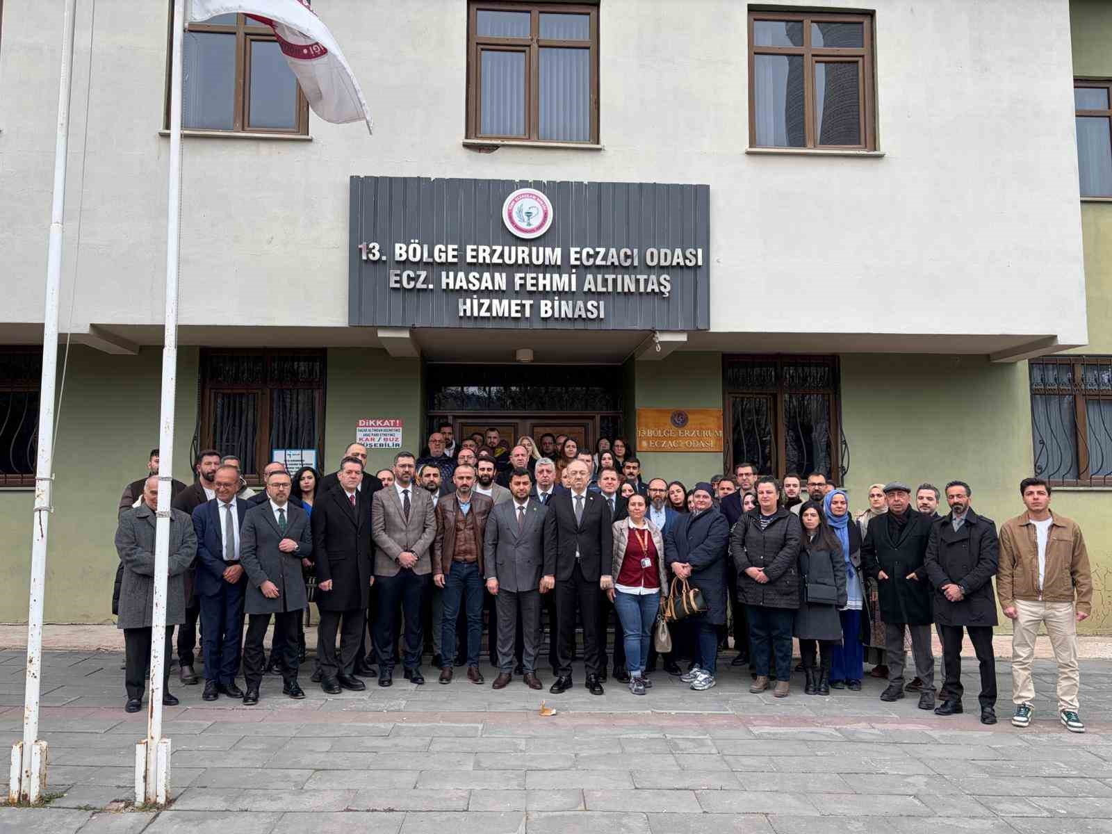 Türk Eczacıları Birliği’nden kundaklama girişimine sert tepki
