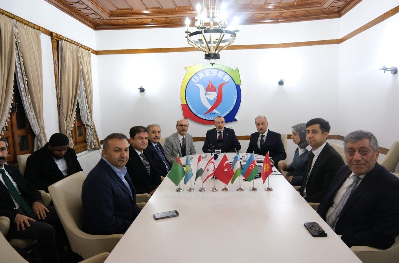 Türk Eğitim-Sen’den 250 Türkmen gencine akademik Türkçe eğitimi
