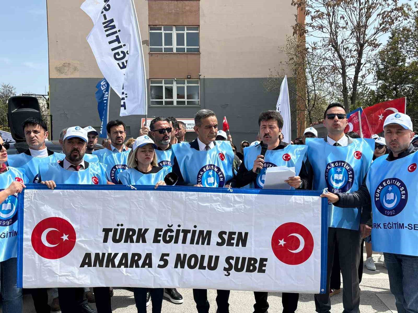 Türk Eğitim-Sen’den okullarda şiddete tepki
Türk Eğitim-Sen’den okullarda şiddete tepki